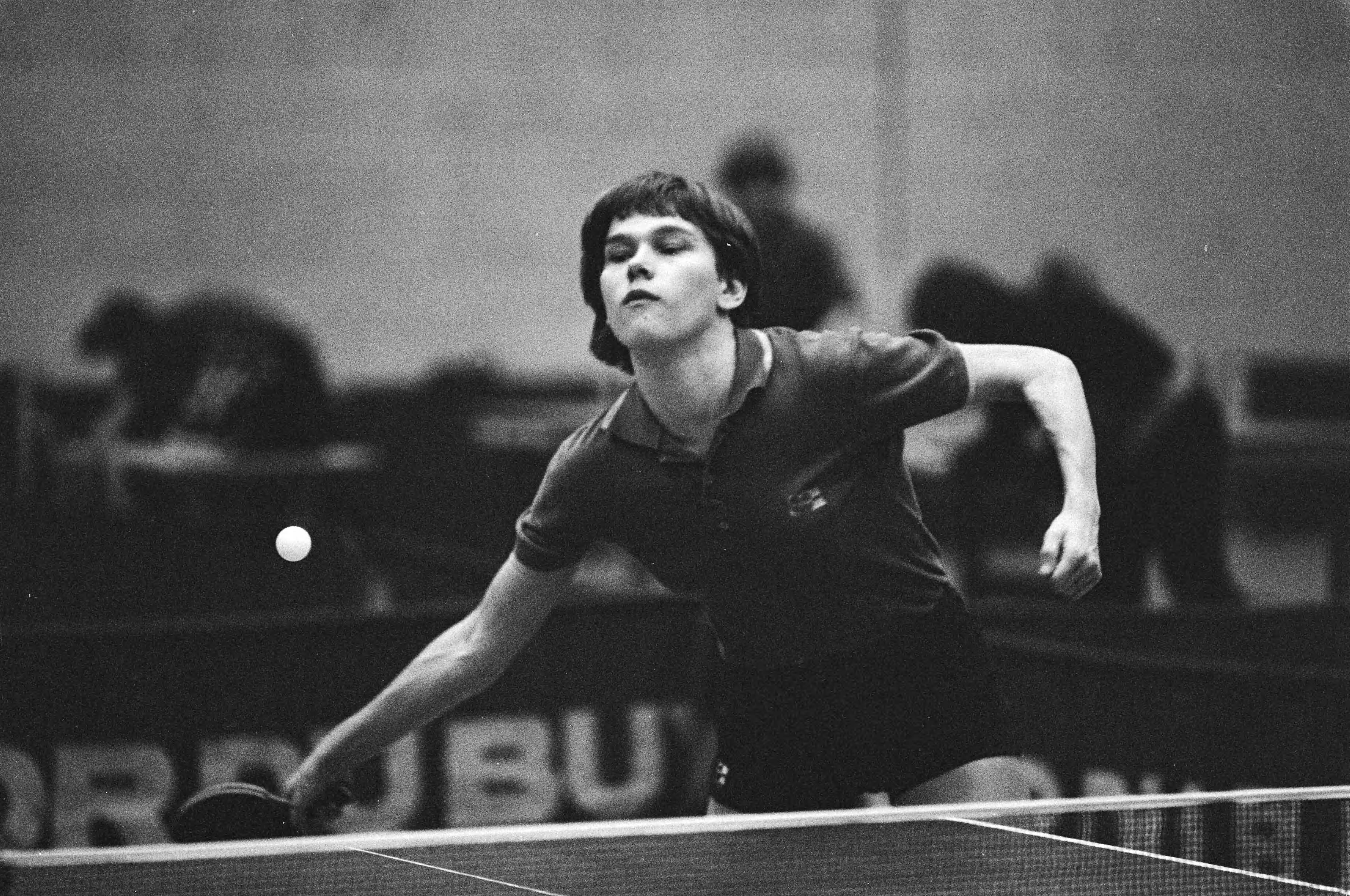 Fotocollectie Anefo — Nederlandse Kampioenschappen Tafeltennis - Utrecht; Bertine Vriezekoop in aktie — Foto: Suyk, Koen / Anefo. Licentie: Set B: Rechtenvrij / Publiek Domein. Bron: Nationaal Archief. http://hdl.handle.net/10648/acdbb35c-d0b4-102d-bcf8-003048976d84