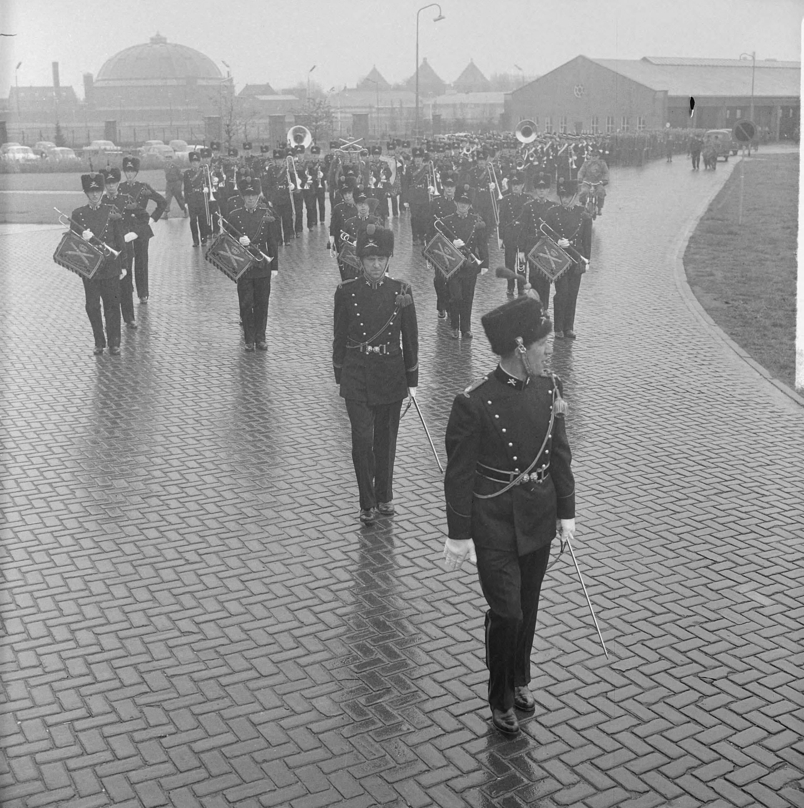 Fotocollectie Anefo — In de Chassé kazerne te Breda is het Artillerie Trompetterkorps officieel geïnstalleerd als fanfarekorps der Artillerie, door staatssecretaris J.C.E. Haex — Foto: Koch, Eric / Anefo. Licentie: Set B: Rechtenvrij / Publiek Domein. Bron: Nationaal Archief. http://hdl.handle.net/10648/aa67a4fa-d0b4-102d-bcf8-003048976d84