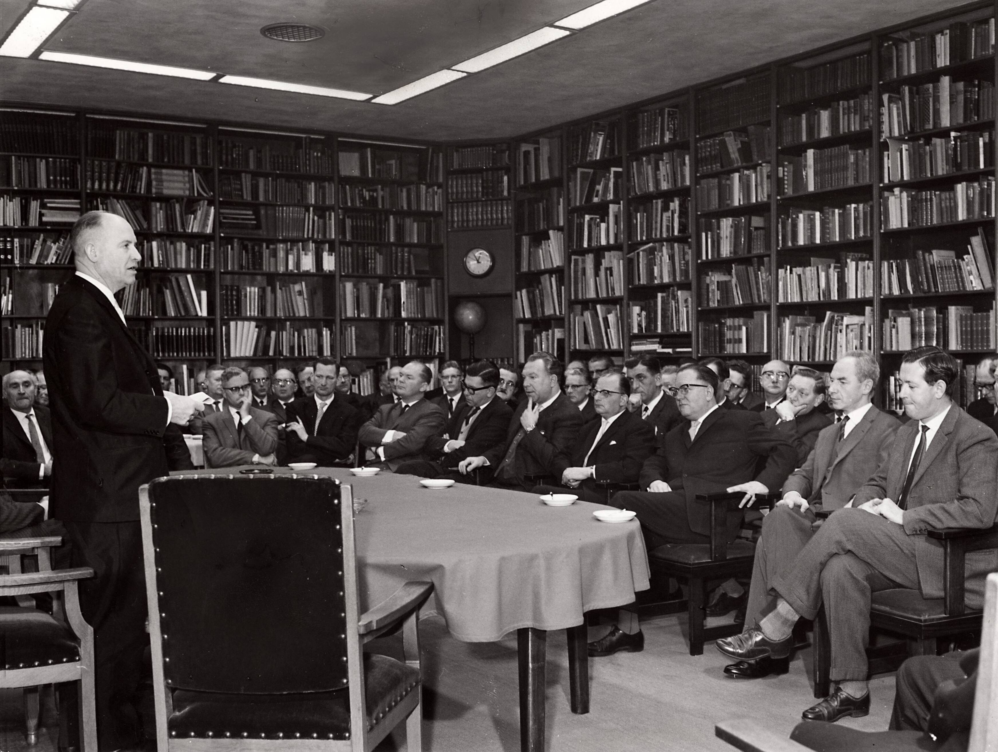 Collectie nader te bepalen — Drukkerij N.V. De Spaarnestad [receptie] — Foto: Fotograaf Onbekend / Fotobureau onbekend / Spaarnestad Photo (05887). Licentie: Set B: Rechtenvrij / Publiek Domein. Bron: Nationaal Archief. http://hdl.handle.net/10648/35429da6-3b73-a382-e063-6df0900a6686