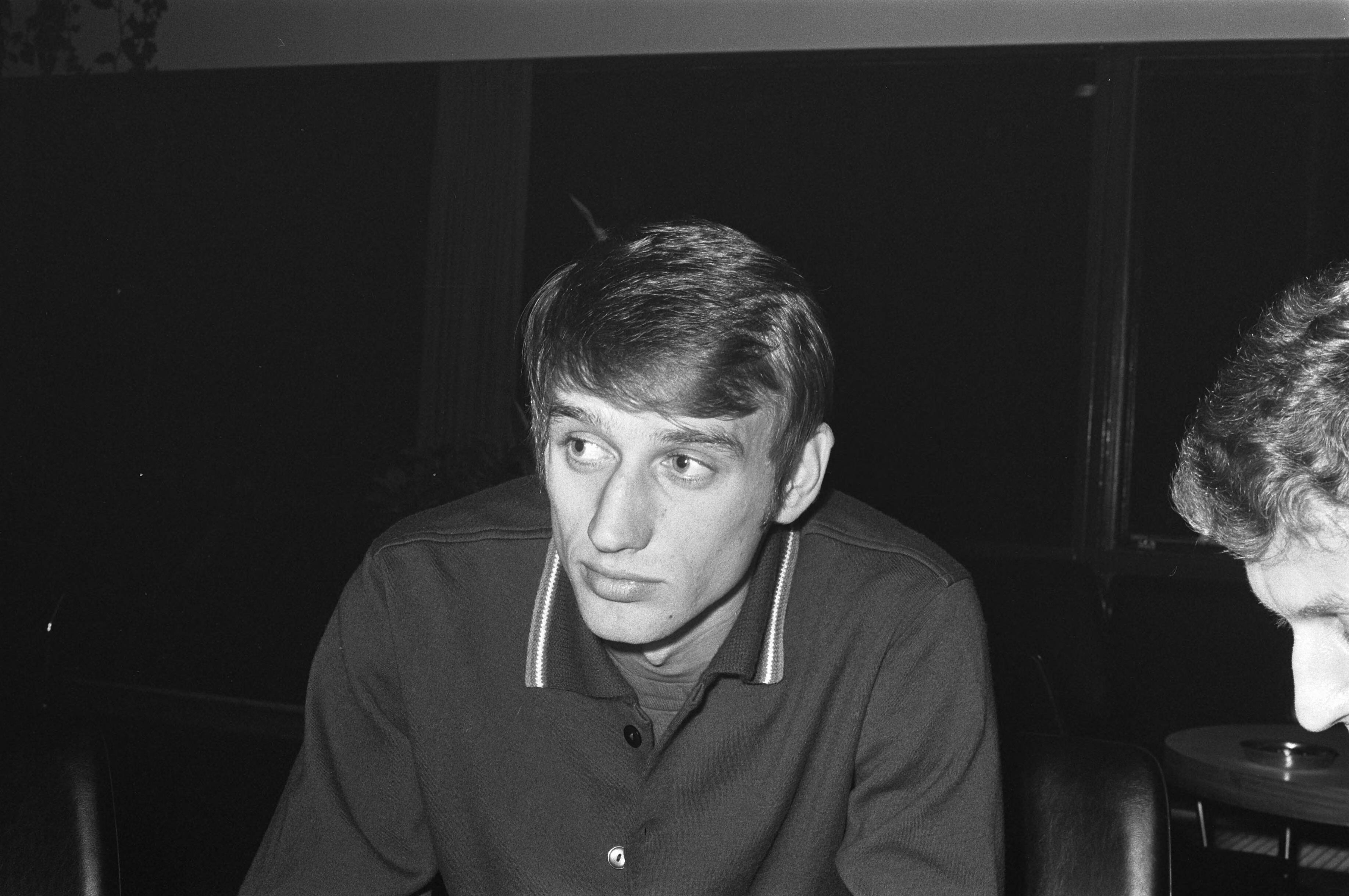 Fotocollectie Anefo — Nederlands elftal in het trainingscentrum te Zeist voor de wedstrijd tegen Engeland. Nummer 11 J. Mulder , nummer 1 R. Rensenbrink , nummer 13 Rensenbrink, Krol, — Foto: Evers, Joost / Anefo. Licentie: Set B: Rechtenvrij / Publiek Domein. Bron: Nationaal Archief. http://hdl.handle.net/10648/ab7ff07c-d0b4-102d-bcf8-003048976d84
