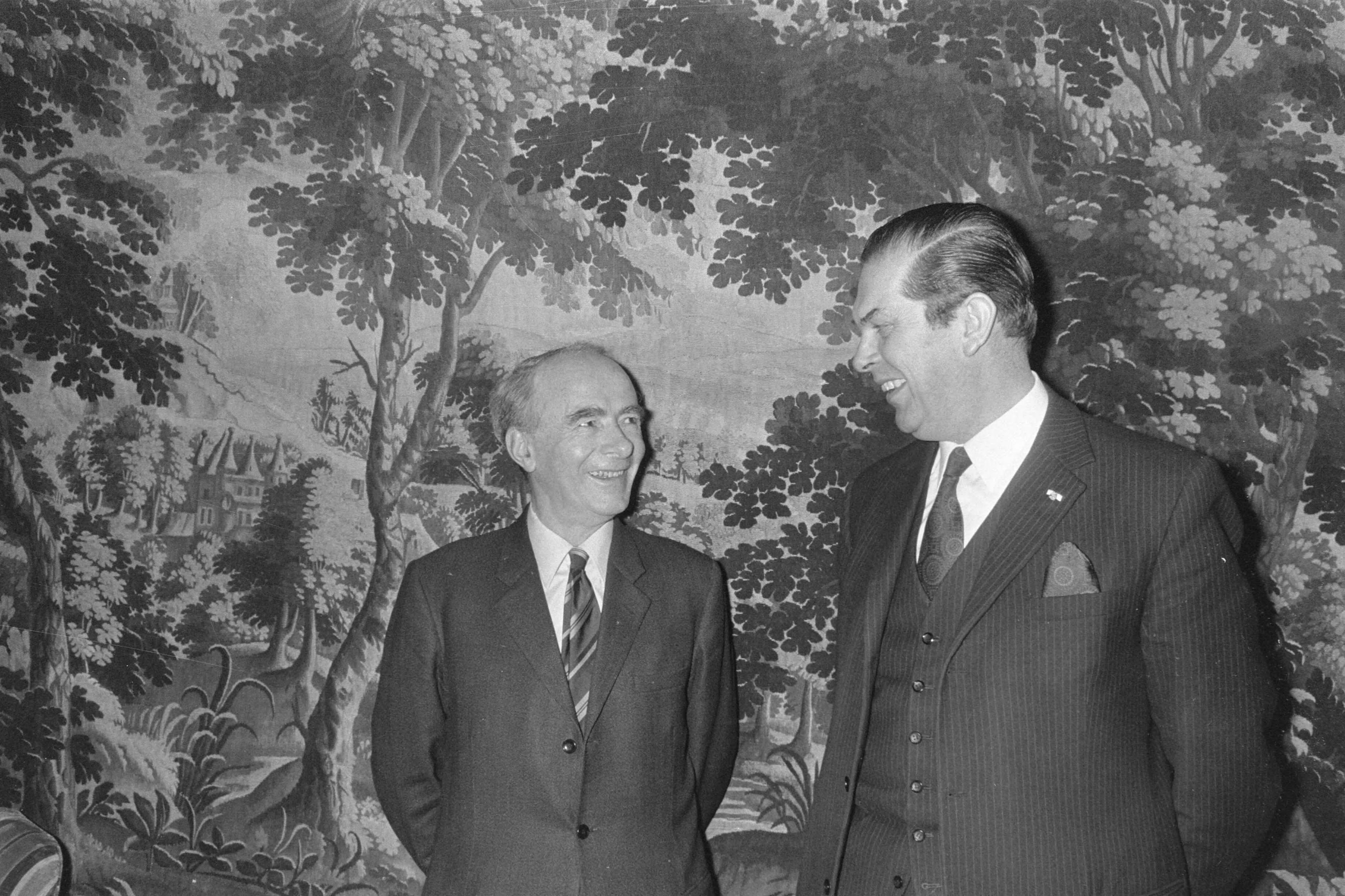 Fotocollectie Anefo — Premier Biesheuvel ontvangt premier Trygve Bratteli van Noorwegen in Catshuis Den Haag — Foto: Punt, W. / Anefo. Licentie: Set B: Rechtenvrij / Publiek Domein. Bron: Nationaal Archief. http://hdl.handle.net/10648/abdd4fd8-d0b4-102d-bcf8-003048976d84