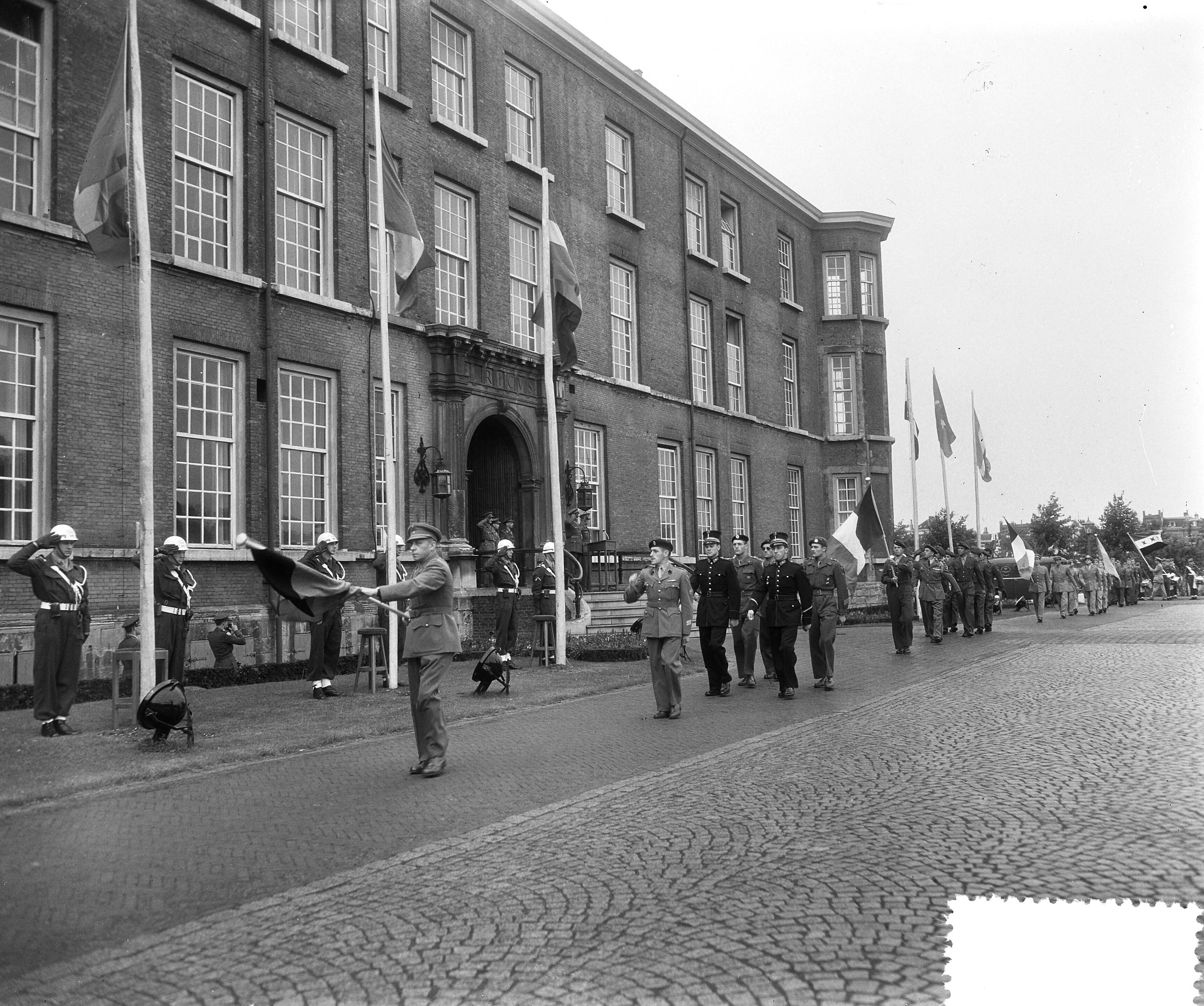Fotocollectie Anefo — Openingsceremonie Militaire Vijfkamp 1955 Breda — Foto: Rossem, Wim van / Anefo. Licentie: Set B: Rechtenvrij / Publiek Domein. Bron: Nationaal Archief. http://hdl.handle.net/10648/a9395d44-d0b4-102d-bcf8-003048976d84