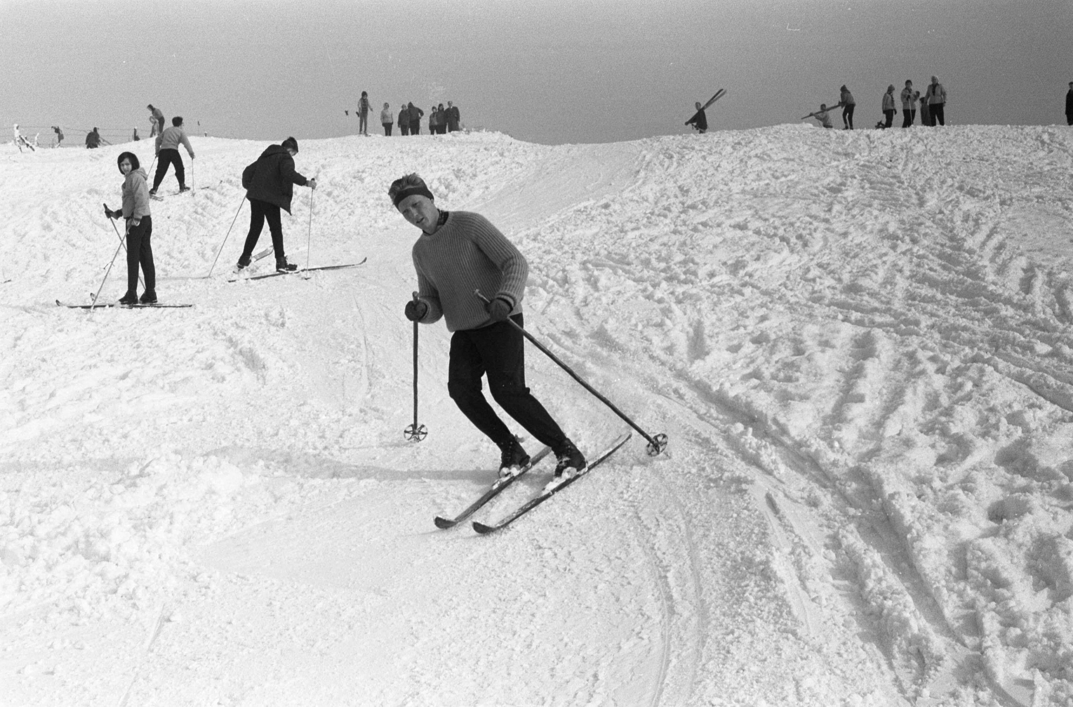 Fotocollectie Anefo — Wintersport op de Blinkert in Overveen — Foto: Pot, Harry / Anefo. Licentie: Set B: Rechtenvrij / Publiek Domein. Bron: Nationaal Archief. http://hdl.handle.net/10648/a9fb5f98-d0b4-102d-bcf8-003048976d84