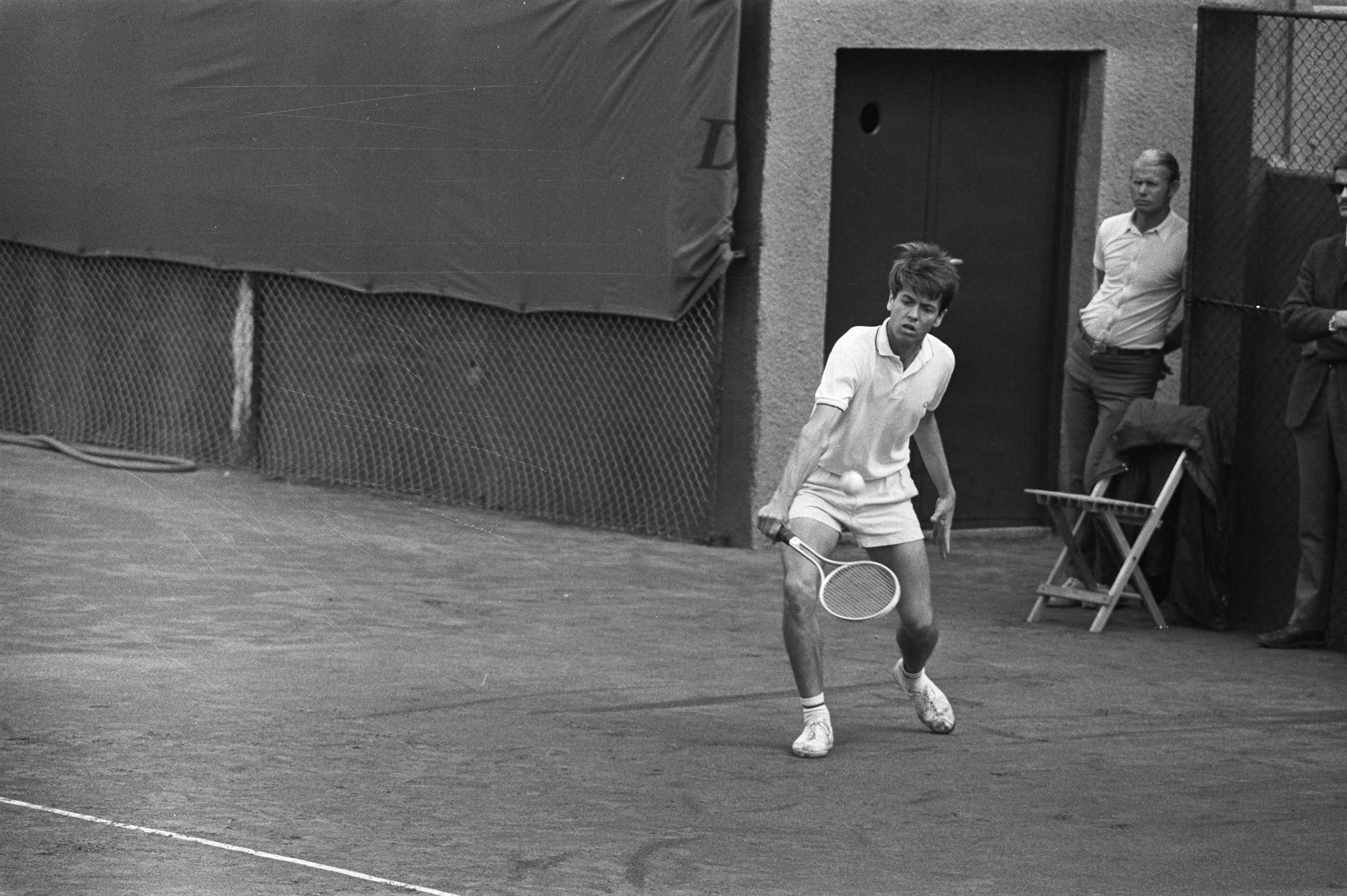 Fotocollectie Anefo — Nederlandse tenniskampioenschappen 1971 Scheveningen — Foto: Punt, W. / Anefo. Licentie: Set B: Rechtenvrij / Publiek Domein. Bron: Nationaal Archief. http://hdl.handle.net/10648/abc9cbf2-d0b4-102d-bcf8-003048976d84