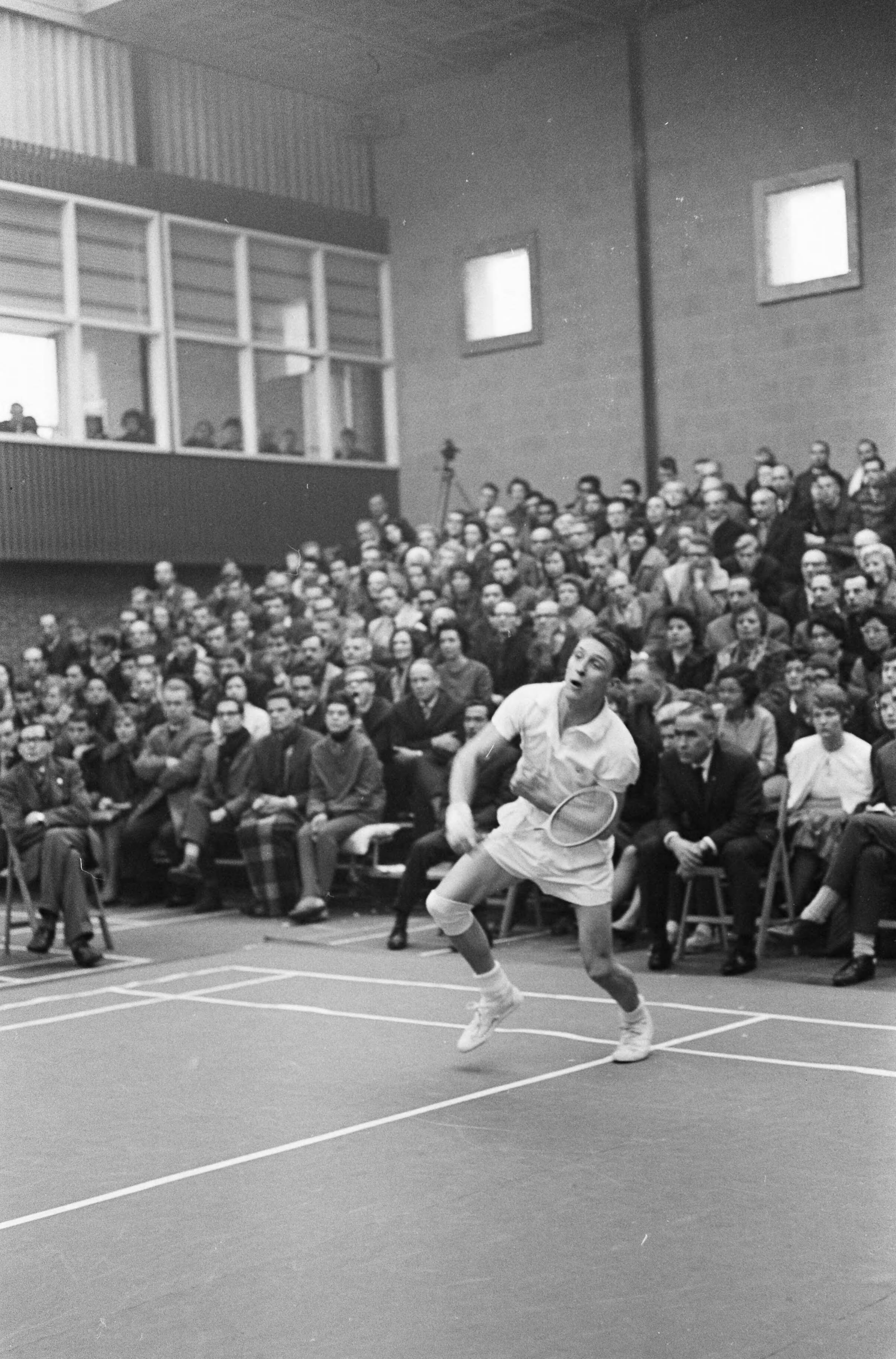 Fotocollectie Anefo — Internationale Badmintonkampioenschappen te Haarlem. Henning Borch (Denemarken) in aktie — Foto: Pot, Harry / Anefo. Licentie: Set B: Rechtenvrij / Publiek Domein. Bron: Nationaal Archief. http://hdl.handle.net/10648/aa293fa8-d0b4-102d-bcf8-003048976d84