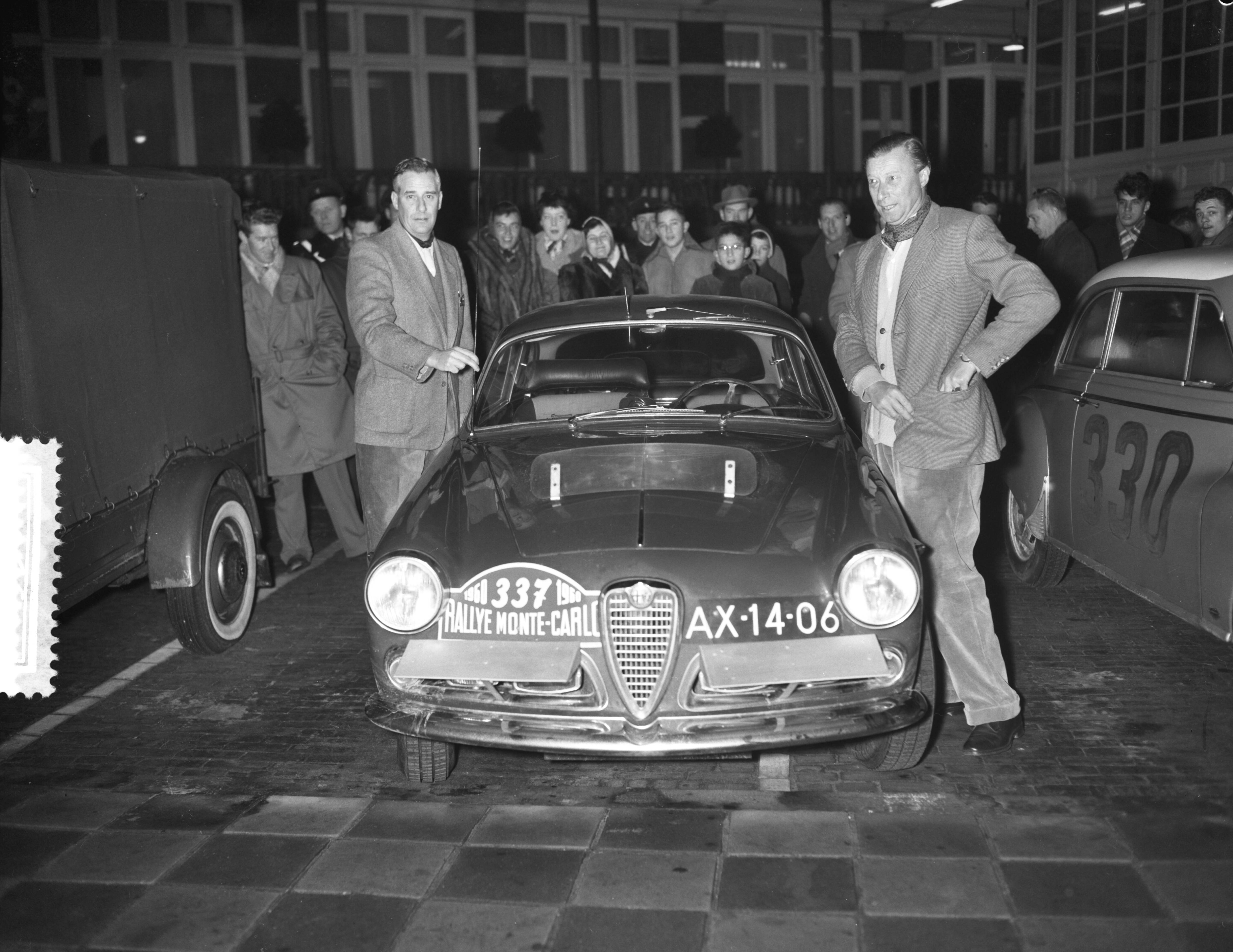 Rallye van Monte Carlo 1960 — Rallye Monte Carlo 1960. Vertrek uit Den Haag [deelnemer 337 René Borgerhoff Mulder en Jacob den Hollander met een Alfa Romeo Giullietta Sprint — Foto: Bilsen, Joop van / Anefo. Licentie: Set B: Rechtenvrij / Publiek Domein. Bron: Nationaal Archief. http://hdl.handle.net/10648/a9a6116e-d0b4-102d-bcf8-003048976d84