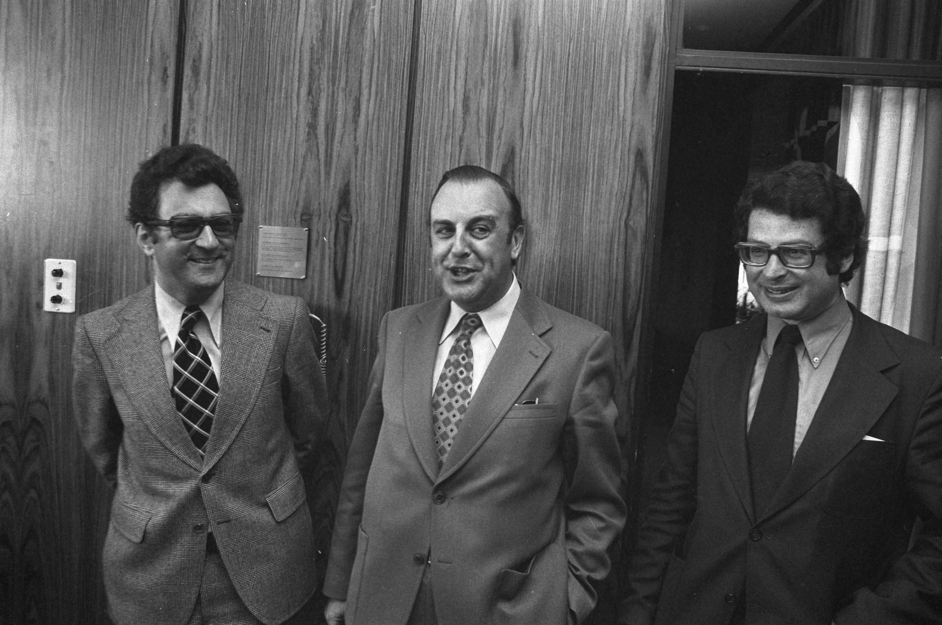 Fotocollectie Anefo — Koninklijk Verbod van Ondernemers vergadert in Utrecht; v.l.n.r. Heertje, mr. A. Geurtsen (voorzitter) en Ed van Thijn , nr. 6 mr. A. Geurtsen — Foto: Punt, W. / Anefo. Licentie: Set B: Rechtenvrij / Publiek Domein. Bron: Nationaal Archief. http://hdl.handle.net/10648/ac48e356-d0b4-102d-bcf8-003048976d84