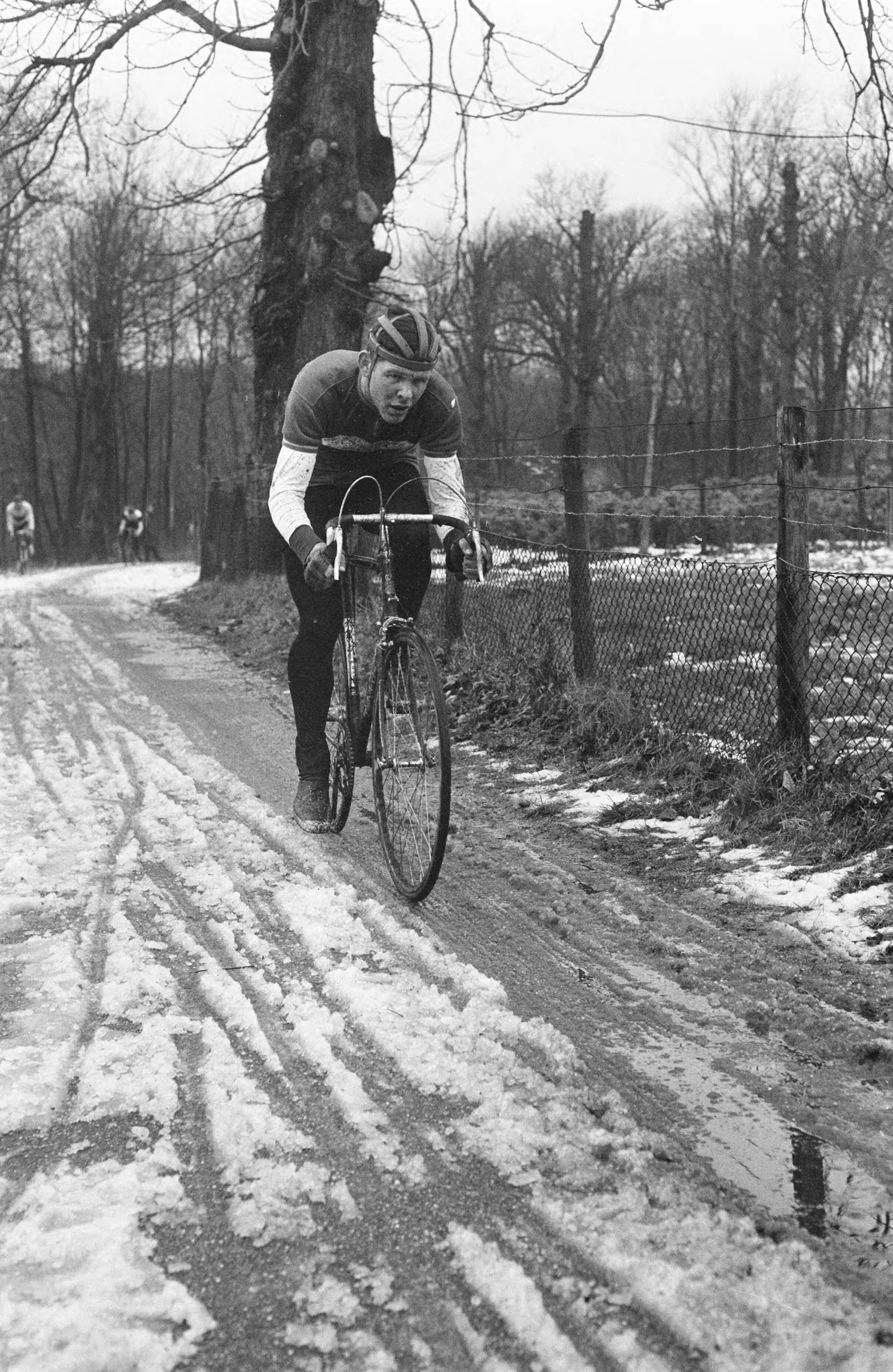 Fotocollectie Anefo — Cyclo-cross "Katerkoers 1969" winnaar bij de nieuwelingen G. Hove — Foto: Koch, Eric / Anefo. Licentie: Set B: Rechtenvrij / Publiek Domein. Bron: Nationaal Archief. http://hdl.handle.net/10648/ab59c7ee-d0b4-102d-bcf8-003048976d84