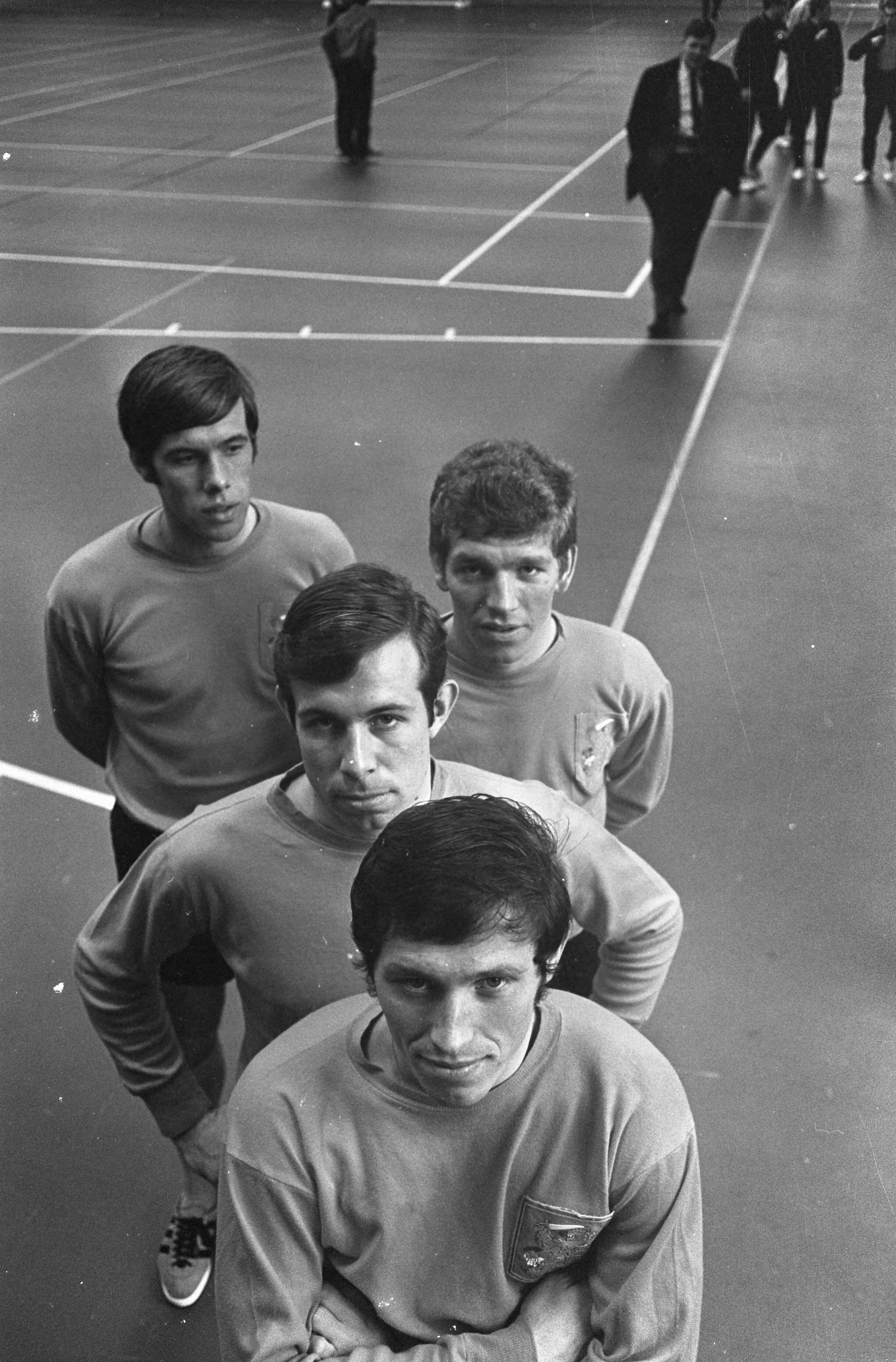 Fotocollectie Anefo — Training Nederlands elftal in trainingscentrum te Zeist vier Twente-spelers, van voor naar achter Drost, Pahlplatz, Houwaart, van Dijk — Foto: Koch, Eric / Anefo. Licentie: Set B: Rechtenvrij / Publiek Domein. Bron: Nationaal Archief. http://hdl.handle.net/10648/ab61e23a-d0b4-102d-bcf8-003048976d84