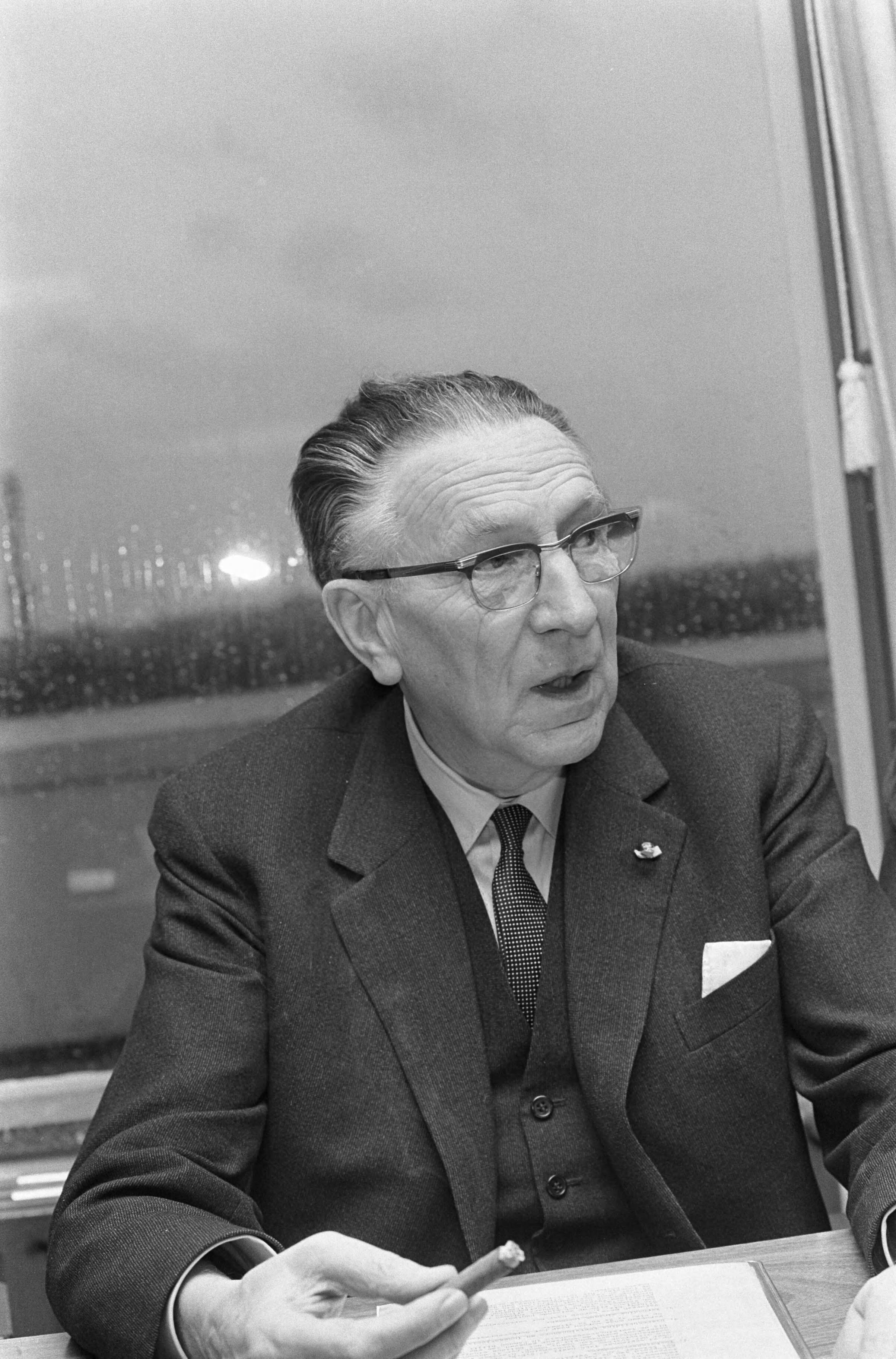 Fotocollectie Anefo — Loonoverleg in Den Haag, H.H. Wemmers (Christelijke Werkgevers) — Foto: Kroon, Ron / Anefo. Licentie: Set B: Rechtenvrij / Publiek Domein. Bron: Nationaal Archief. http://hdl.handle.net/10648/ab07d1d2-d0b4-102d-bcf8-003048976d84