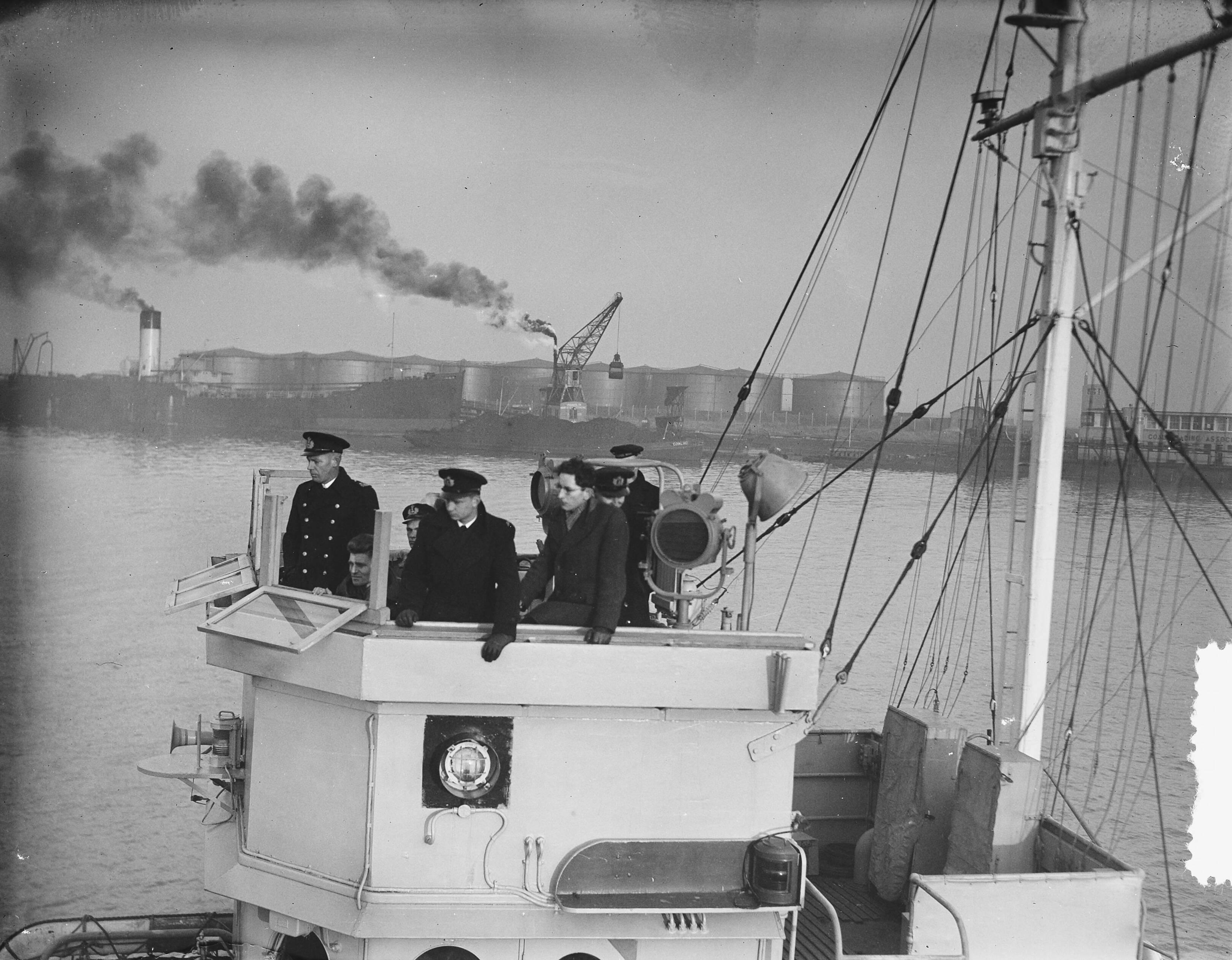 Laatste mijnenveegdag Vlissingen — Foto: Duinen, H. van / Anefo. — Licentie: Set B: Rechtenvrij / Publiek Domein. Bron: Nationaal Archief. http://hdl.handle.net/10648/a8f2e3d2-d0b4-102d-bcf8-003048976d84