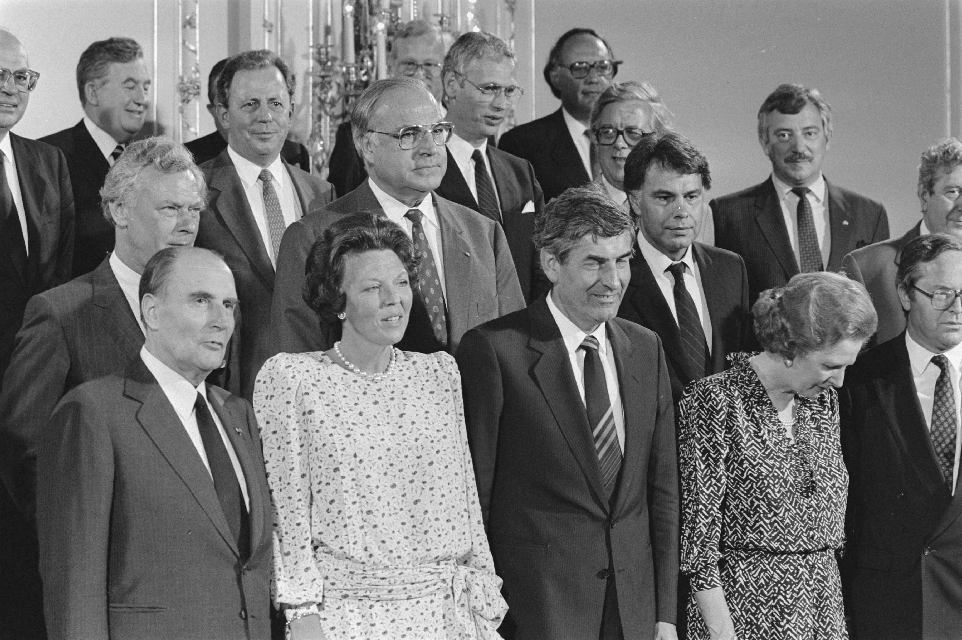 Fotocollectie Anefo — EEG-top bijeen in Den Haag ; vlnr: Mitterand, koningin Beatrix, Kohl, Lubbers — Foto: Bogaerts, Rob / Anefo. Licentie: Set B: Rechtenvrij / Publiek Domein. Bron: Nationaal Archief. http://hdl.handle.net/10648/ad54d7c8-d0b4-102d-bcf8-003048976d84