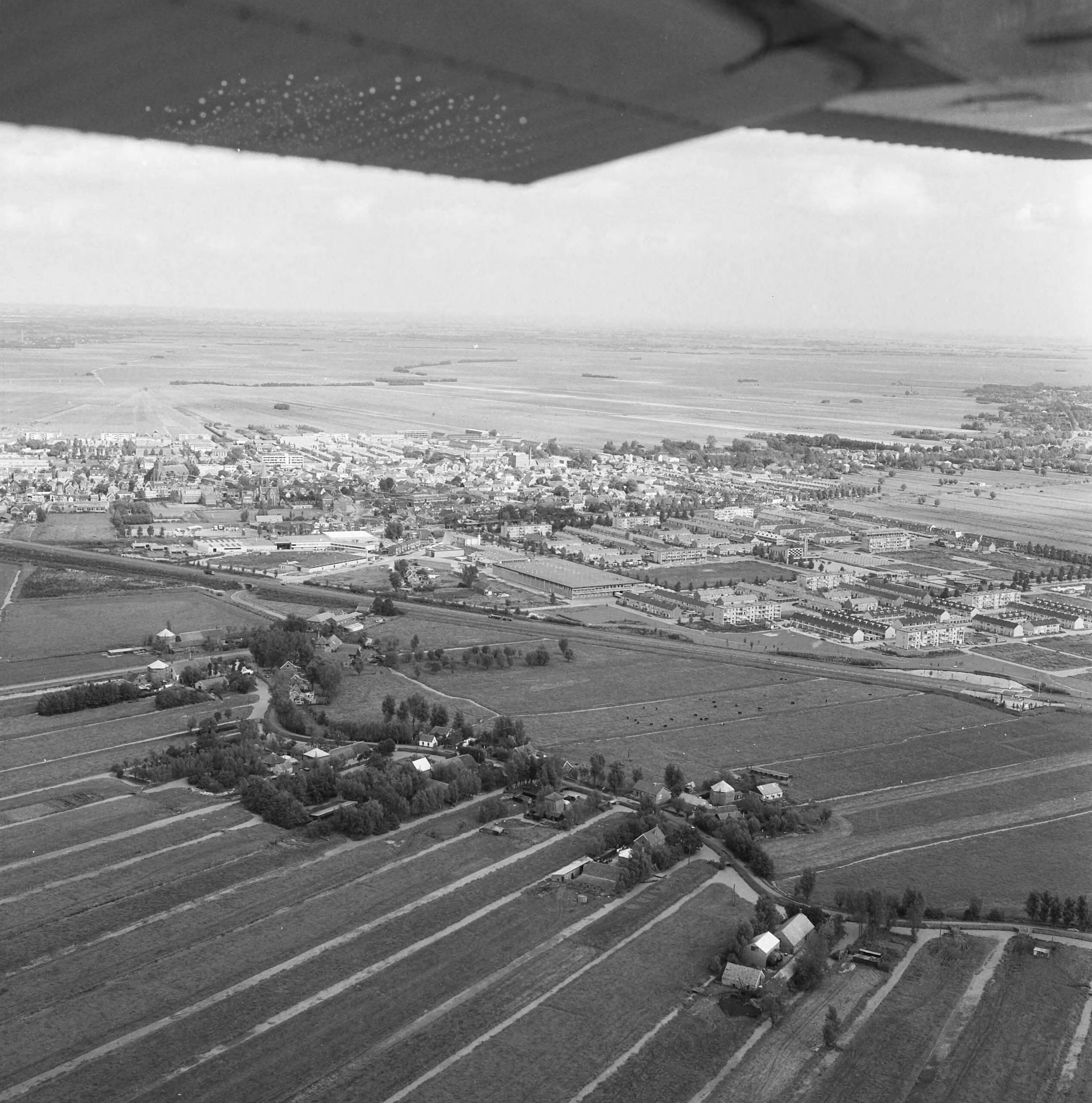 Fotocollectie Nederlandse Heidemaatschappij — Luchtopname. Uitbreidingsplan sportpark Bodegraven — Foto: Fotograaf Onbekend / Heidemij. Licentie: Set B: Rechtenvrij / Publiek Domein. Bron: Nationaal Archief. http://hdl.handle.net/10648/ae86bef4-d0b4-102d-bcf8-003048976d84