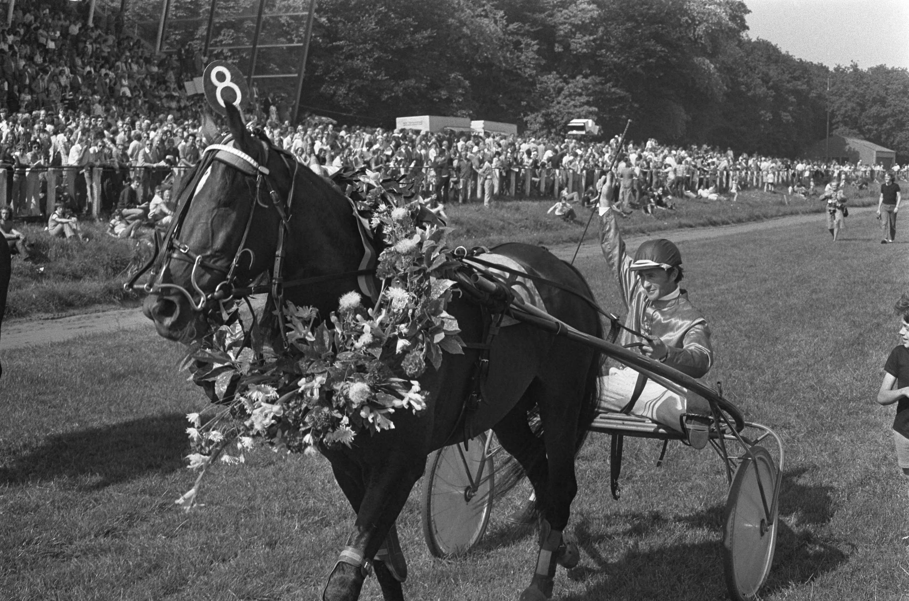Fotocollectie Anefo — Duindigt, finish Grote Prijs der Lage Landen — Foto: Verhoeff, Bert / Anefo. Licentie: Set B: Rechtenvrij / Publiek Domein. Bron: Nationaal Archief. http://hdl.handle.net/10648/ac3007d2-d0b4-102d-bcf8-003048976d84