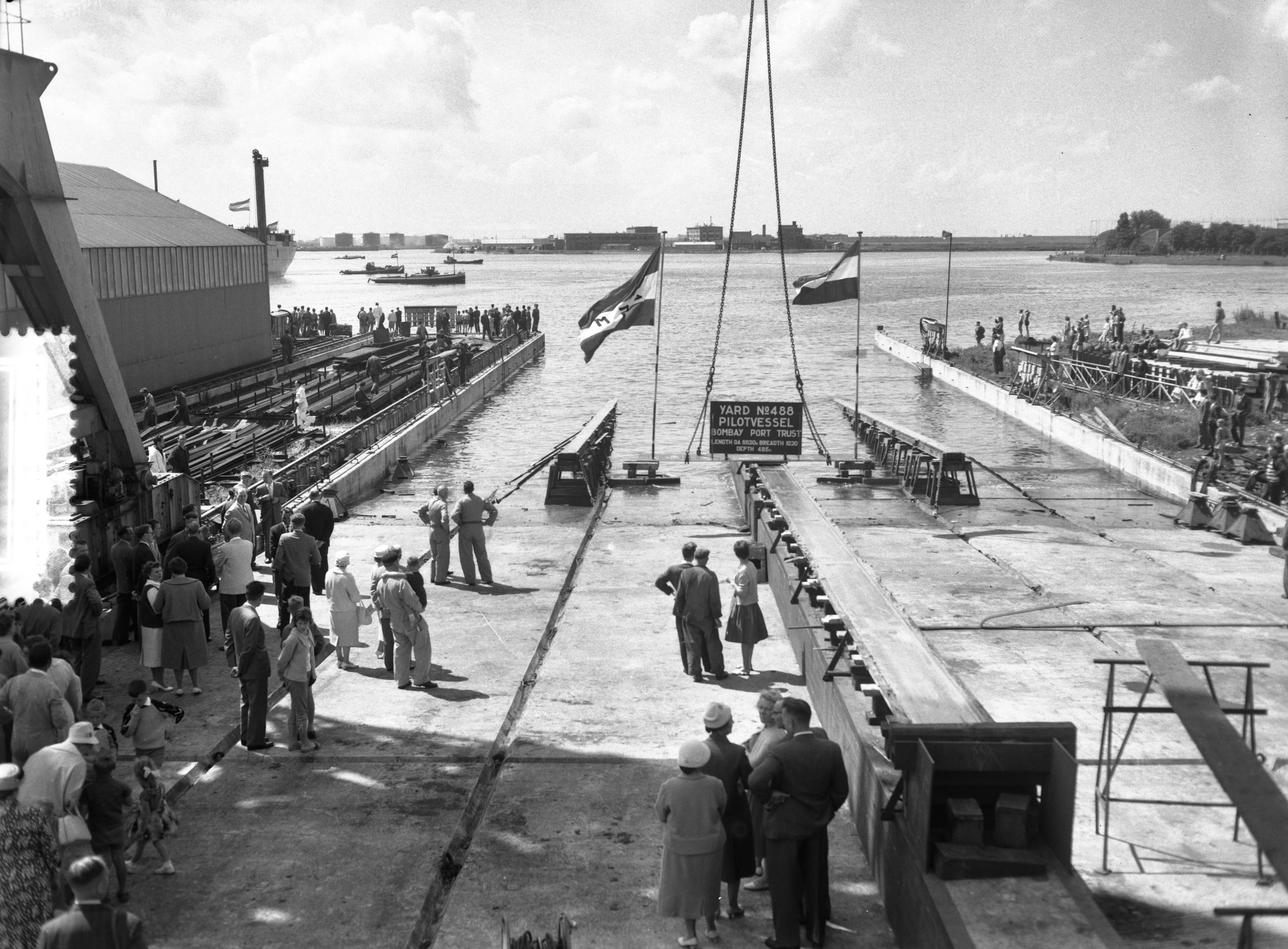Fotocollectie Anefo — Tewaterlating "Sanggabuana" bij de N.V. Zaanlandsche Scheepsbouwmaatschappij te Zaandam — Foto: Bilsen, Joop van / Anefo. Licentie: Set B: Rechtenvrij / Publiek Domein. Bron: Nationaal Archief. http://hdl.handle.net/10648/a9b45f9e-d0b4-102d-bcf8-003048976d84