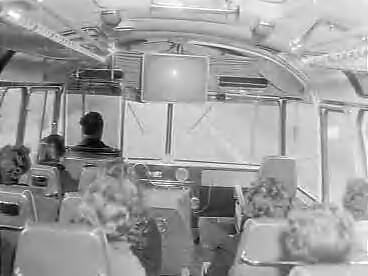 Fotocollectie Anefo — Autobus uitgerust met televisie in Den Haag — Foto: Pot, Harry / Anefo. Licentie: Set B: Rechtenvrij / Publiek Domein. Bron: Nationaal Archief. http://hdl.handle.net/10648/a98cd58c-d0b4-102d-bcf8-003048976d84