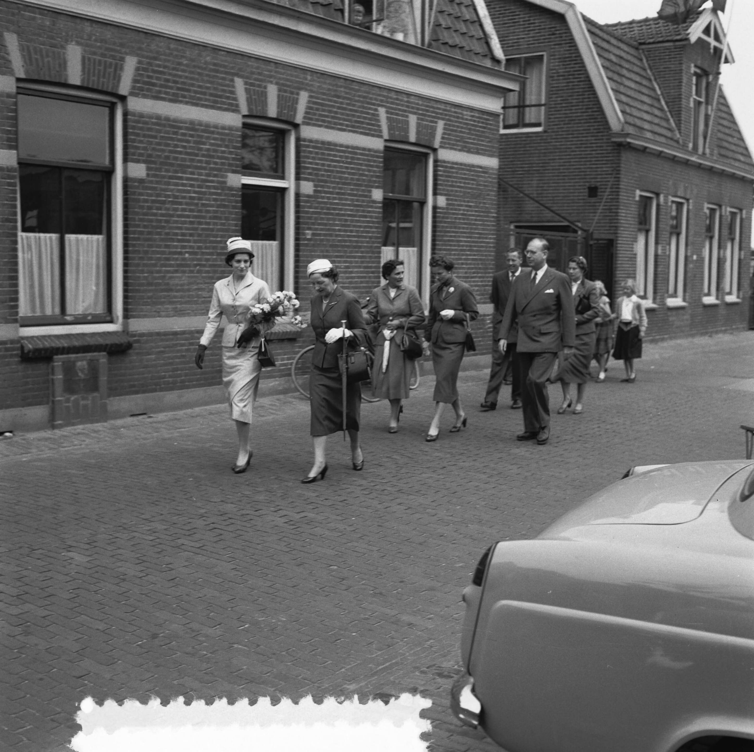Fotocollectie Anefo — Tewaterlating "Mary North" bij NV Zaanlandse scheepsbouw maatschappij te Zaandam — Foto: Rossem, Wim van / Anefo. Licentie: Set B: Rechtenvrij / Publiek Domein. Bron: Nationaal Archief. http://hdl.handle.net/10648/a949aa14-d0b4-102d-bcf8-003048976d84