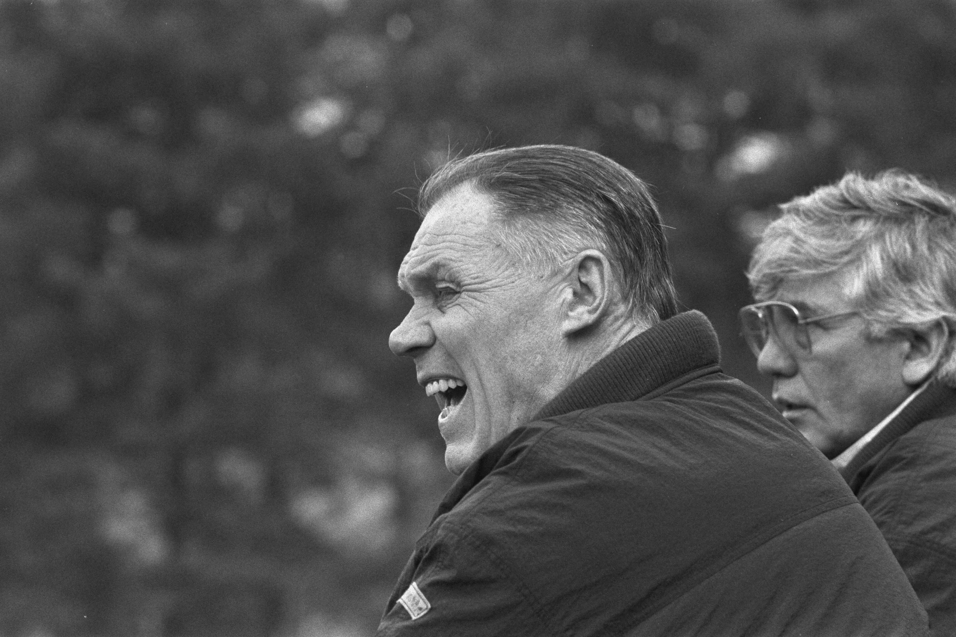 Fotocollectie Anefo — Oefenwedstrijd Nederlands elftal tegen Haarlem in Zeist in verband met interland tegen Cyprus; bondscoach Rinus Michels — Foto: Bogaerts, Rob / Anefo. Licentie: Set B: Rechtenvrij / Publiek Domein. Bron: Nationaal Archief. http://hdl.handle.net/10648/ad656674-d0b4-102d-bcf8-003048976d84