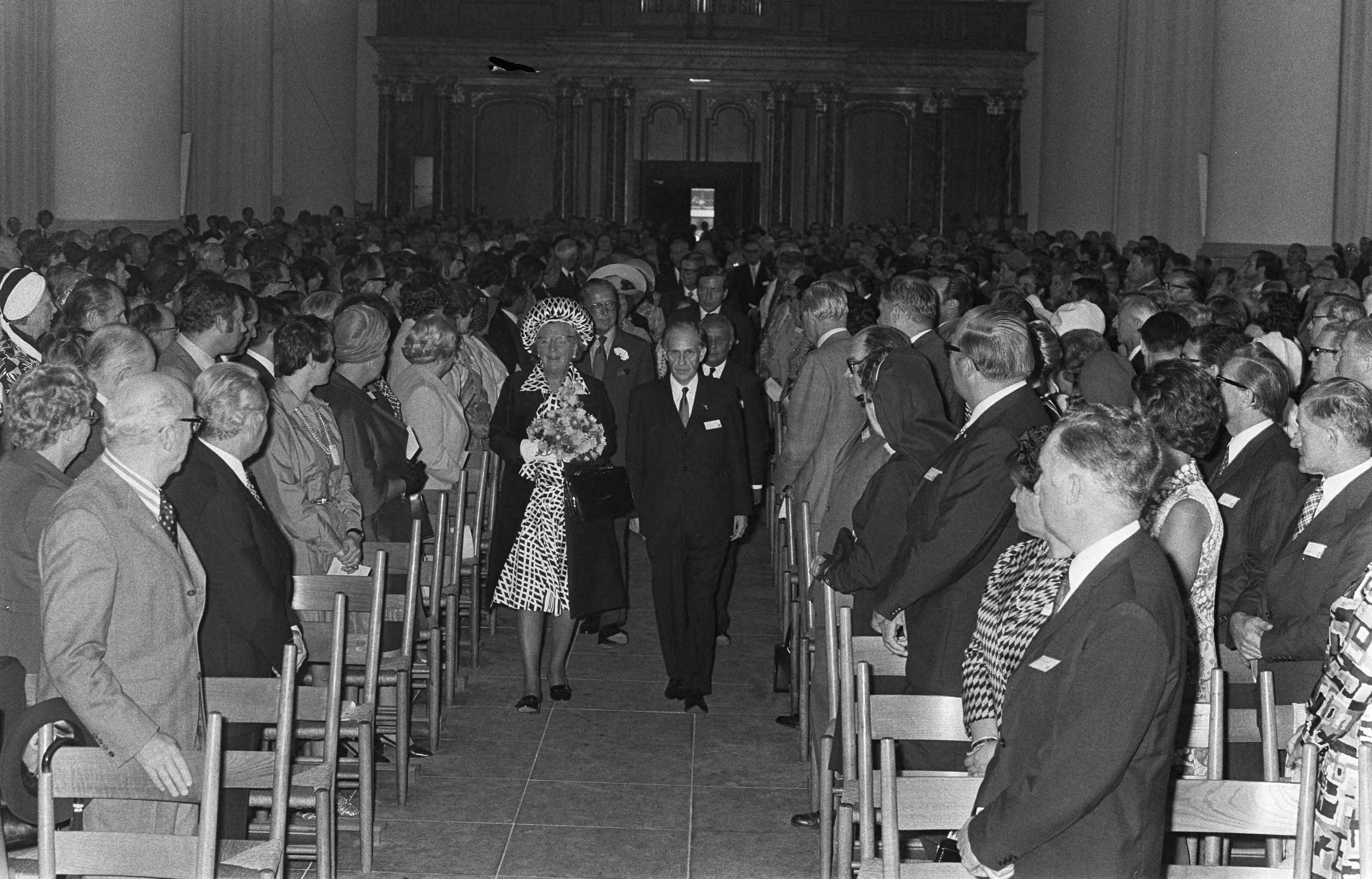 Fotocollectie Anefo — Viering Zilveren Regeringsjubileum van Koningin Juliana in Den Haag , Koninklijke familie in de Grote Kerk — Foto: Mieremet, Rob / Anefo. Licentie: Set B: Rechtenvrij / Publiek Domein. Bron: Nationaal Archief. http://hdl.handle.net/10648/ac3644ee-d0b4-102d-bcf8-003048976d84