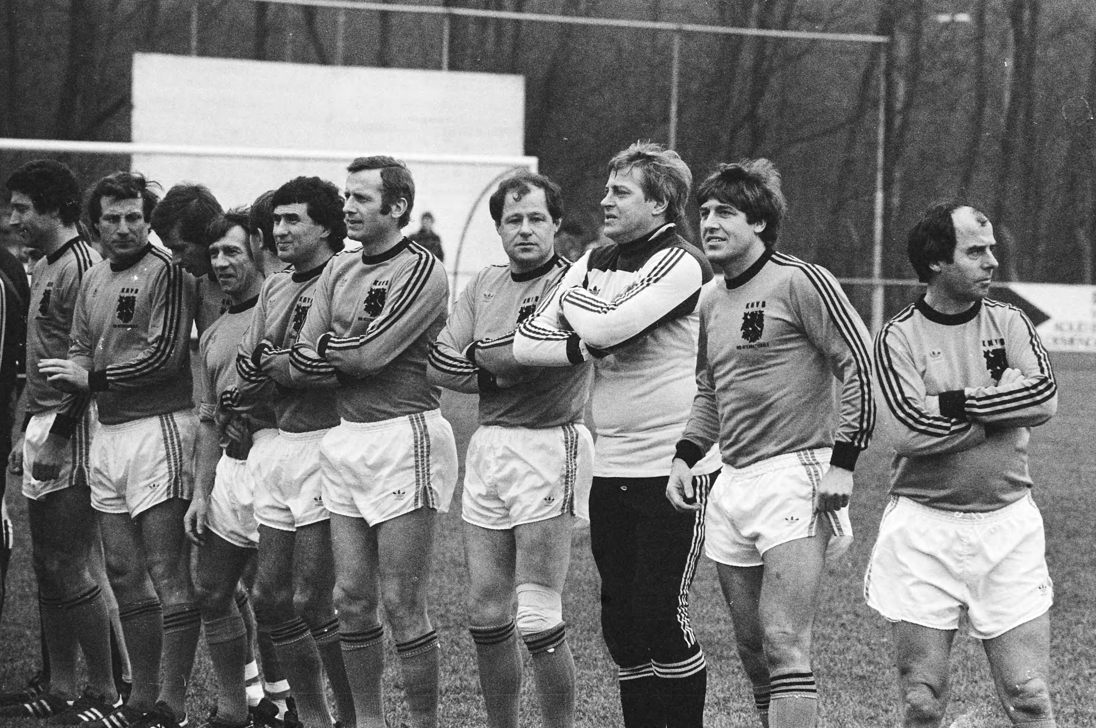 Koninklijke HFC tegen Oud-Internationals — V.l.n.r. Rinus Israël, Piet Schrijvers, Theo van Duivenbode en Coun Moulijn — Foto: Croes, Rob C. / Anefo. Licentie: Set B: Rechtenvrij / Publiek Domein. Bron: Nationaal Archief. http://hdl.handle.net/10648/ad2398e8-d0b4-102d-bcf8-003048976d84