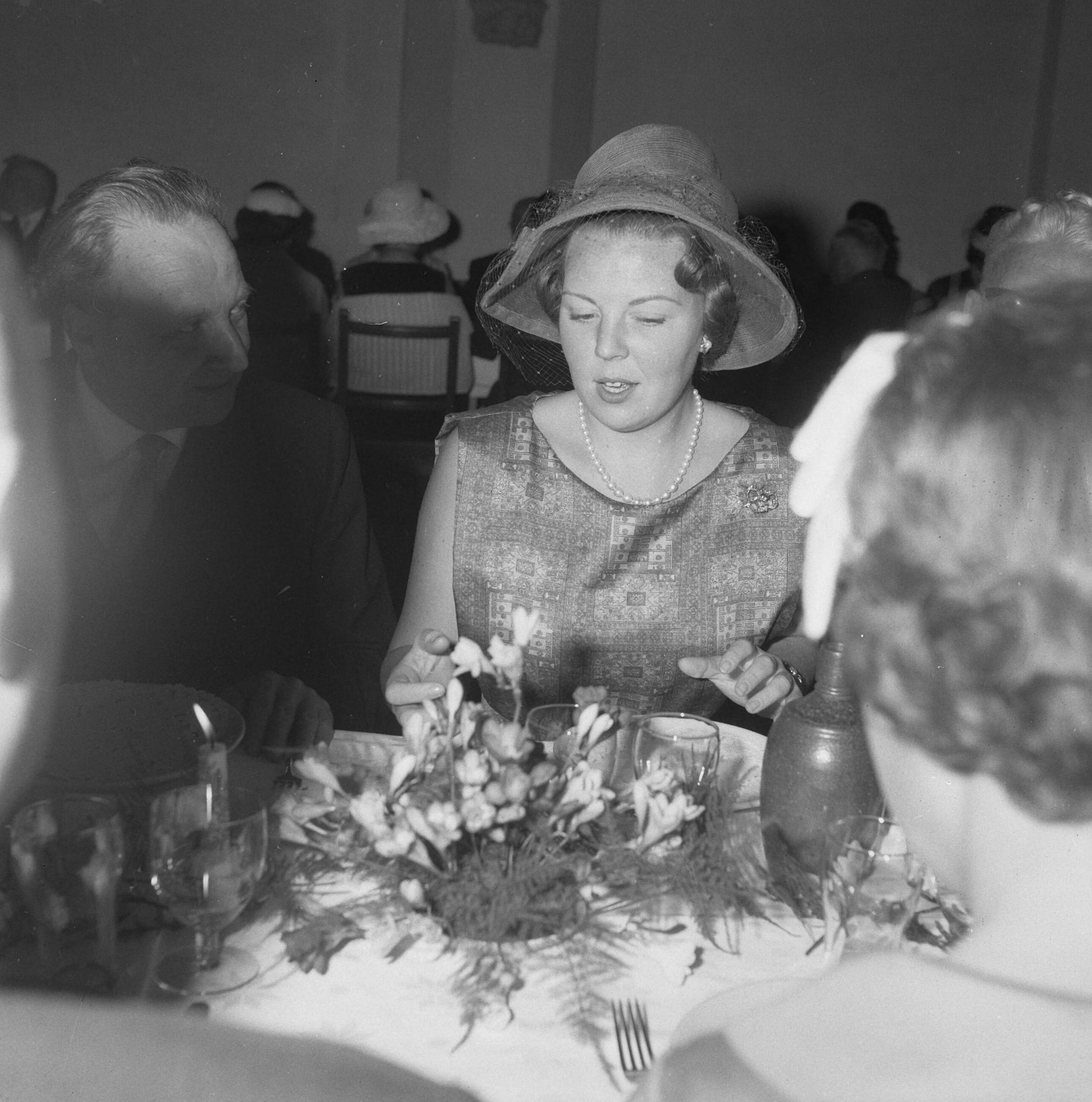 Koninklijk bezoek aan Utrecht (1962) — Koninklijk bezoek aan Utrecht — Foto: Merk, Ben / Anefo. Licentie: Set B: Rechtenvrij / Publiek Domein. Bron: Nationaal Archief. http://hdl.handle.net/10648/aa06a1c8-d0b4-102d-bcf8-003048976d84