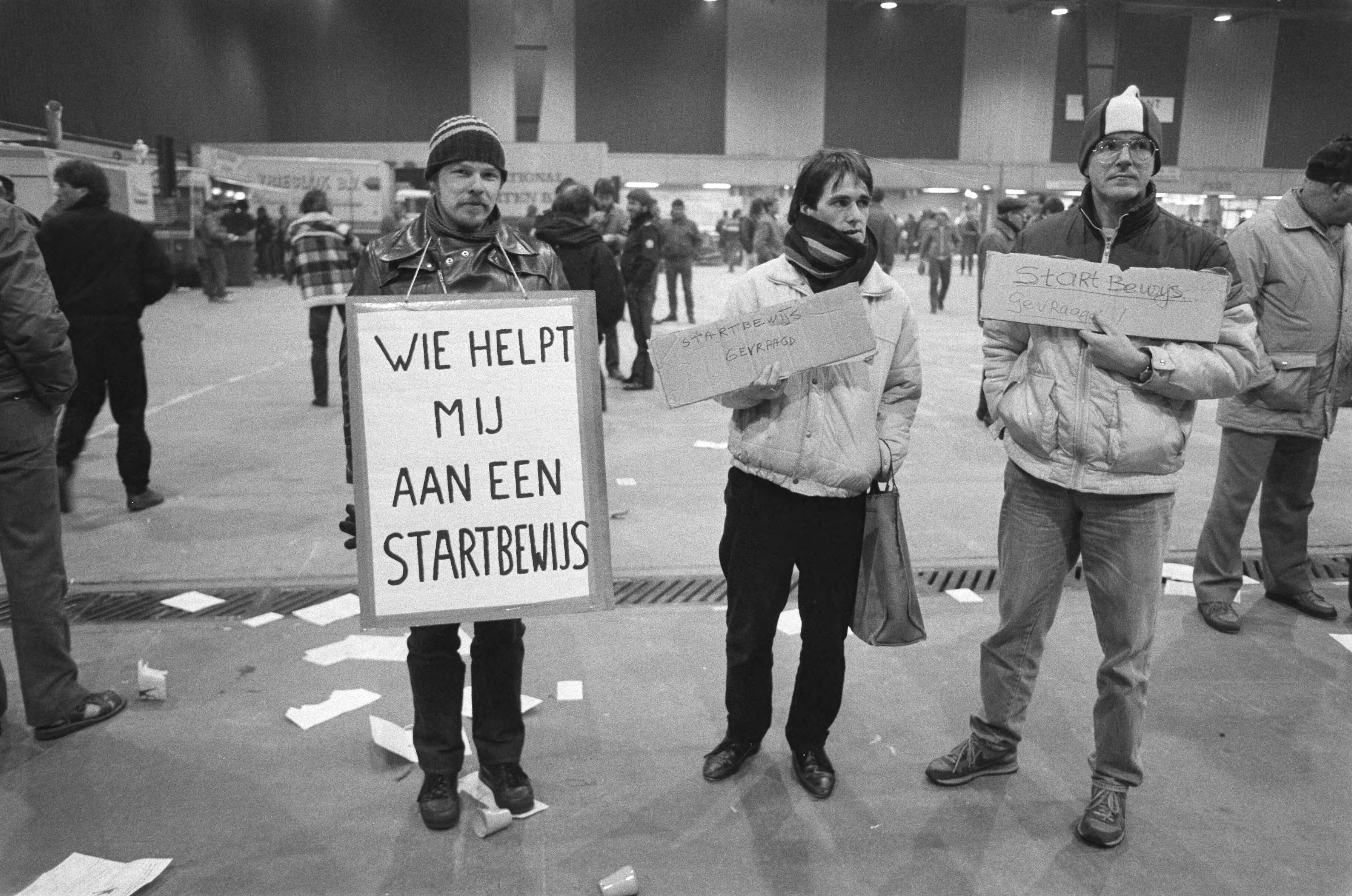 Elfstedentocht 1986 — Inschrijving 14e Elfstedentocht: grote vraag naar startbewijzen in de Frieslandhal — Foto: Croes, Rob C. / Anefo. Licentie: Set B: Rechtenvrij / Publiek Domein. Bron: Nationaal Archief. http://hdl.handle.net/10648/ad503d4e-d0b4-102d-bcf8-003048976d84