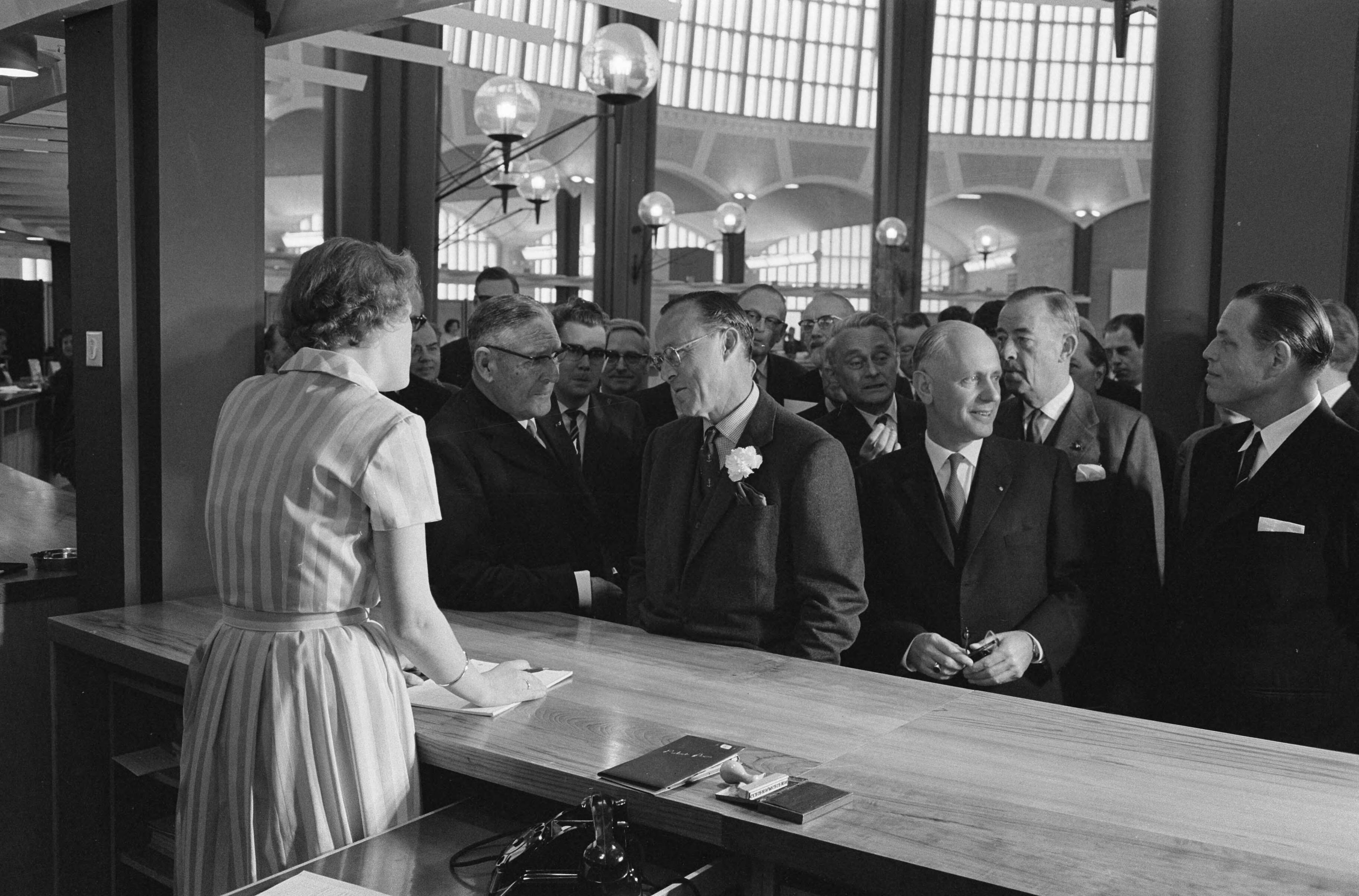 Fotocollectie Anefo — Prins Bernhard opende nieuw gebouw van de ANWB in Den Haag — Foto: Pot, Harry / Anefo. Licentie: Set B: Rechtenvrij / Publiek Domein. Bron: Nationaal Archief. http://hdl.handle.net/10648/aa088d3a-d0b4-102d-bcf8-003048976d84