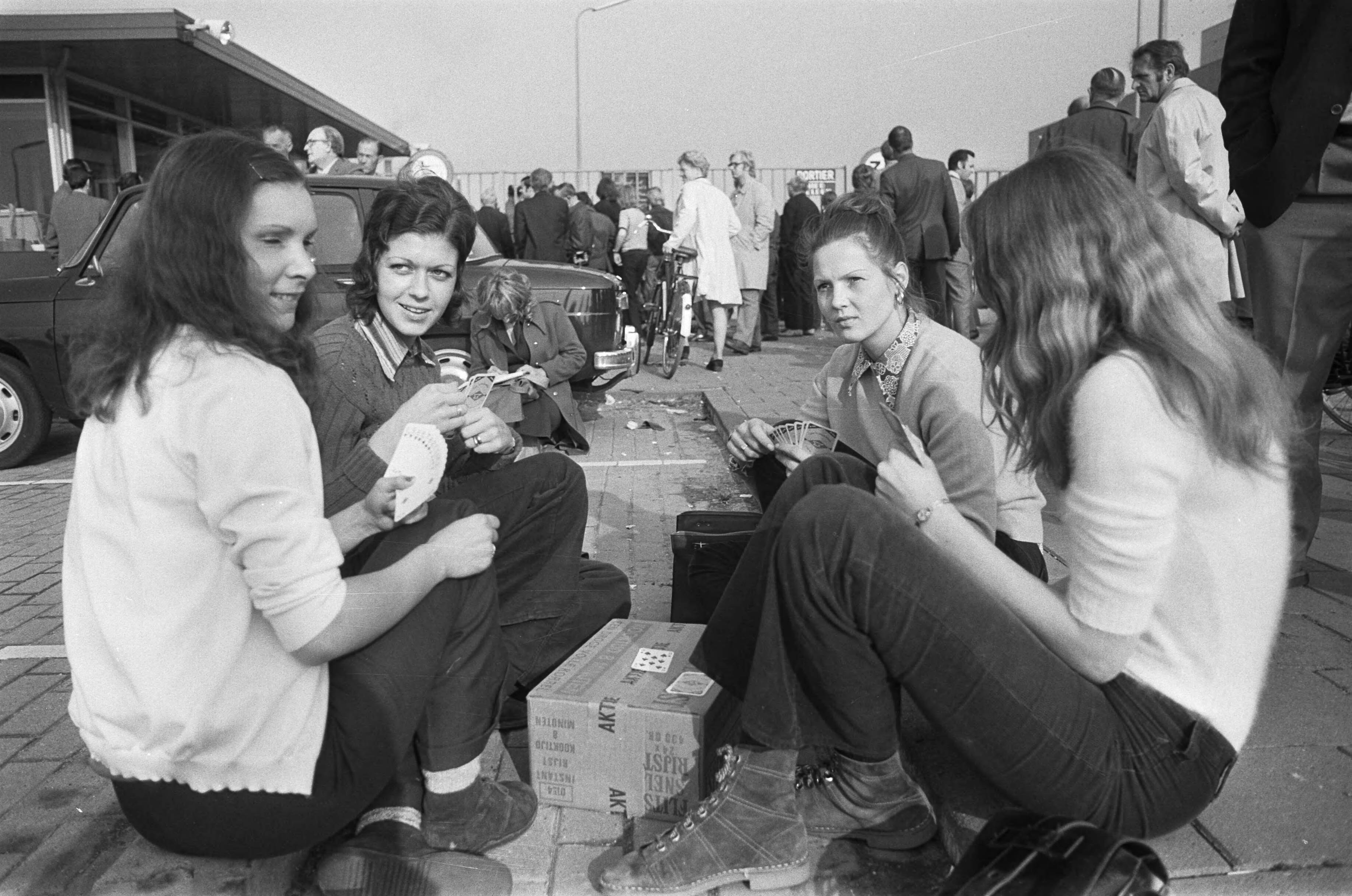 Fotocollectie Anefo — Werknemers hebben ENKA Breda bezet — Foto: Peters, Hans / Anefo. Licentie: Set B: Rechtenvrij / Publiek Domein. Bron: Nationaal Archief. http://hdl.handle.net/10648/abf68b6a-d0b4-102d-bcf8-003048976d84