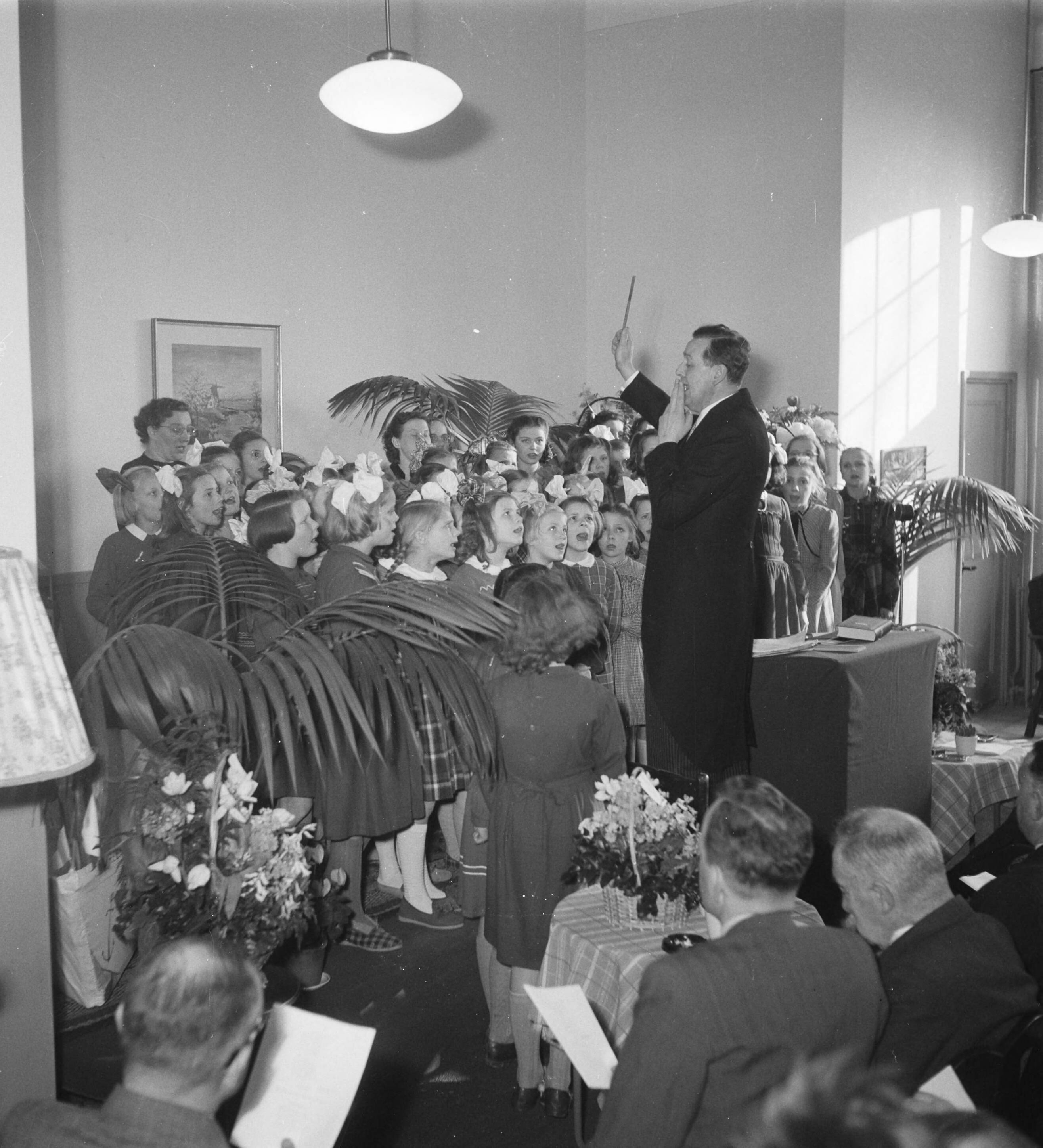 Fotocollectie Anefo — Opening Prins Hendrikschool te Vreeswijk — Foto: Noske, J.D. / Anefo. Licentie: Set B: Rechtenvrij / Publiek Domein. Bron: Nationaal Archief. http://hdl.handle.net/10648/a8f5e226-d0b4-102d-bcf8-003048976d84