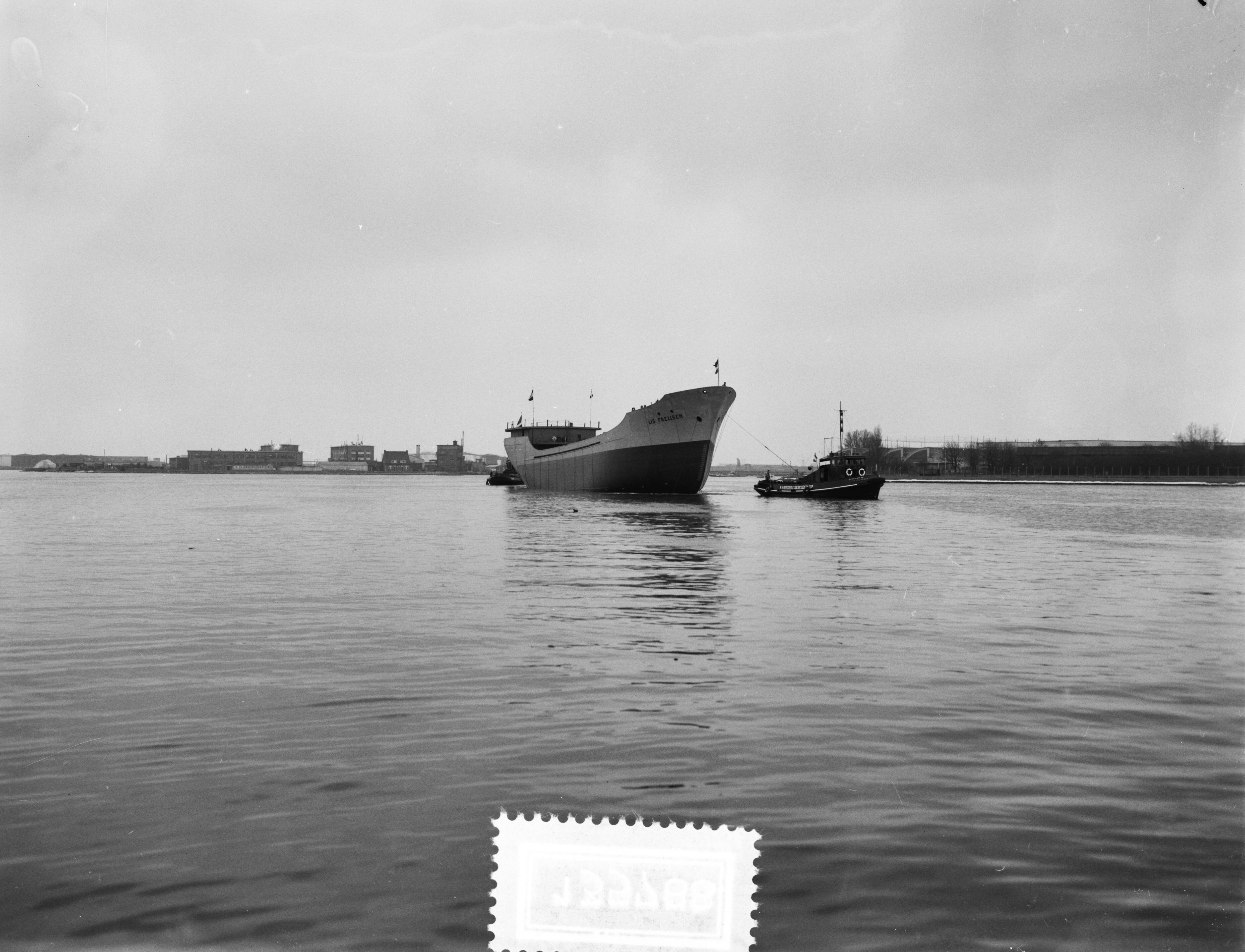 Fotocollectie Anefo — Tewaterlating m.s. "Lis Frellsen" bij de Zaanlandse Scheepbouw Maatschappij — Foto: Bilsen, Joop van / Anefo. Licentie: Set B: Rechtenvrij / Publiek Domein. Bron: Nationaal Archief. http://hdl.handle.net/10648/a9fb0e3a-d0b4-102d-bcf8-003048976d84