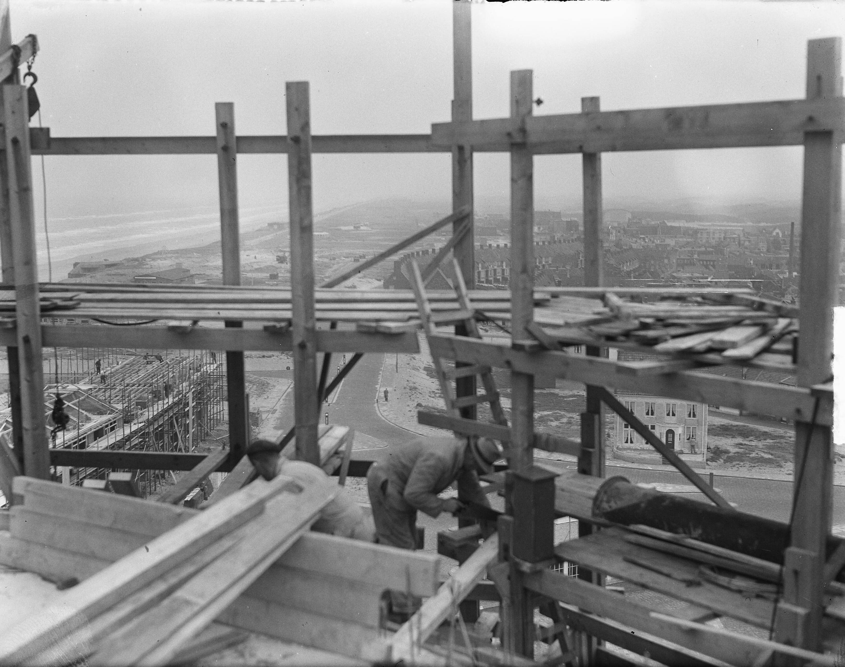 Zandvoort. Opname vanuit Watertoren — Zandvoort. Opname vanuit Watertoren en overzichten — Foto: Pot, Harry / Anefo. Licentie: Set B: Rechtenvrij / Publiek Domein. Bron: Nationaal Archief. http://hdl.handle.net/10648/a8e03a66-d0b4-102d-bcf8-003048976d84