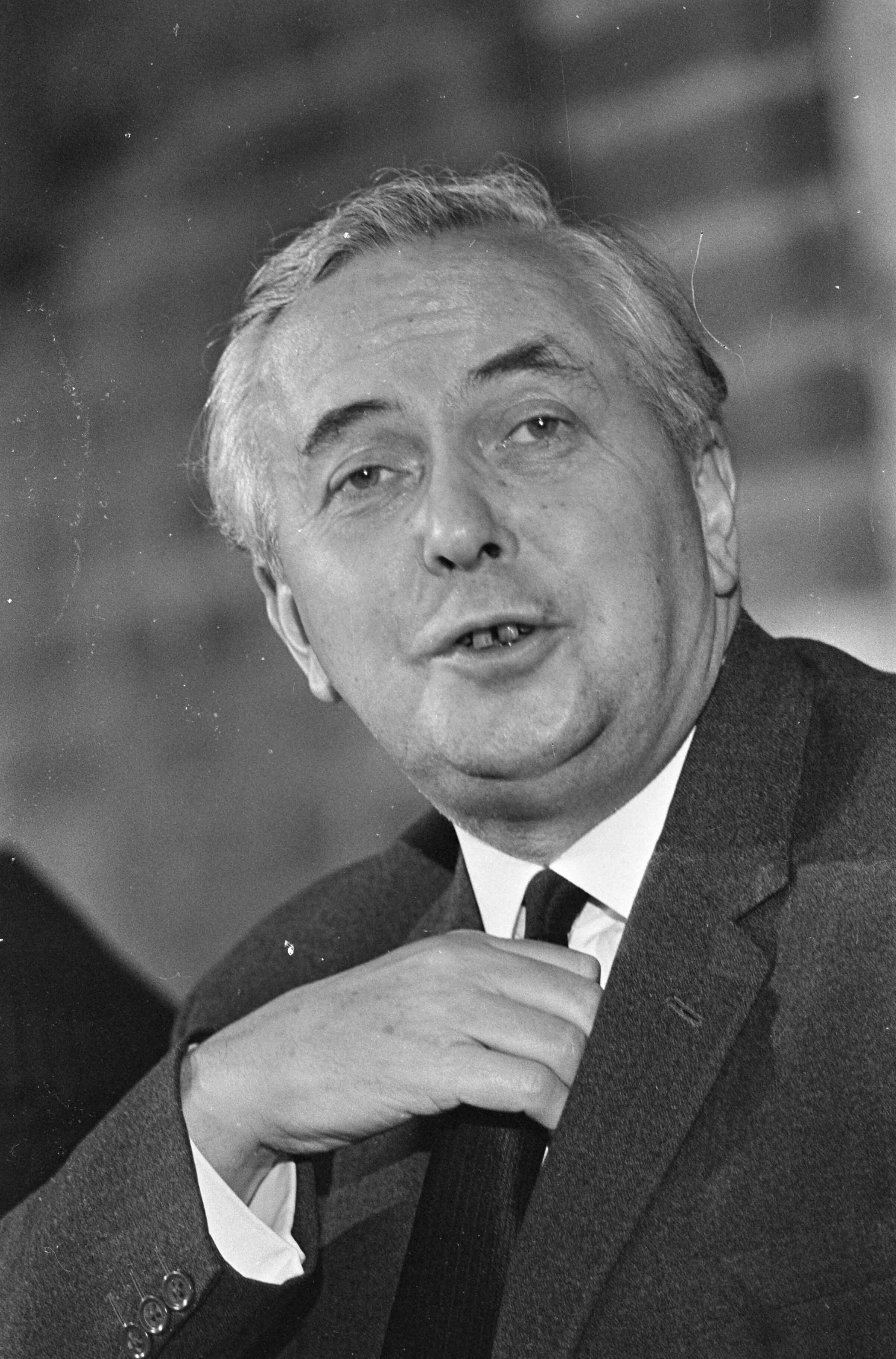 Fotocollectie Anefo — Premier Wilson gaf persconferentie na bespreking in Den Haag — Foto: Koch, Eric / Anefo. Licentie: Set B: Rechtenvrij / Publiek Domein. Bron: Nationaal Archief. http://hdl.handle.net/10648/ab11492e-d0b4-102d-bcf8-003048976d84