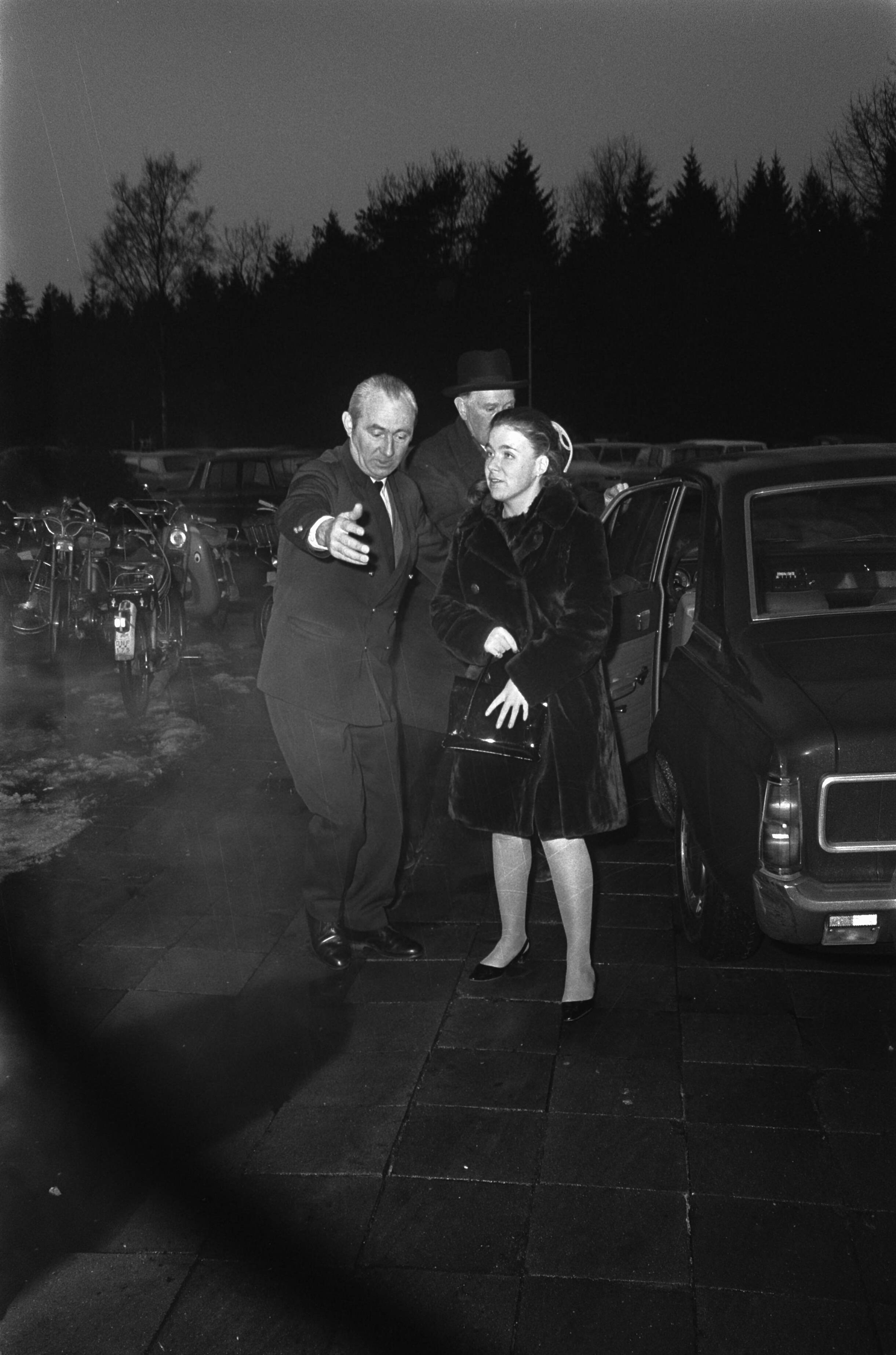 Fotocollectie Anefo — Kerstviering koninklijke familie op Soestdijk. Christina — Foto: Koch, Eric / Anefo. Licentie: Set B: Rechtenvrij / Publiek Domein. Bron: Nationaal Archief. http://hdl.handle.net/10648/ab86eeae-d0b4-102d-bcf8-003048976d84