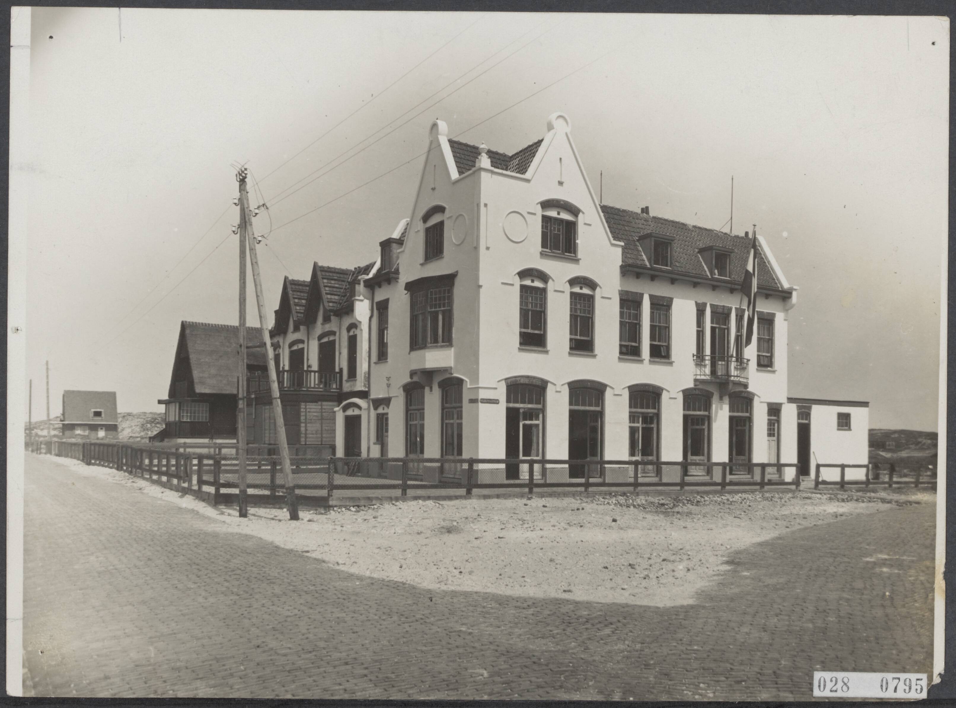 Fotocollectie Elsevier Binnenland — Tehuis van de Vereniging voor Christelijke Gezondheids- en Vakantiekoloniën te Egmond aan Zee — Foto: N.V. Vereenigde Fotobureaux. Licentie: Set B: Rechtenvrij / Publiek Domein. Bron: Nationaal Archief. http://hdl.handle.net/10648/addedf36-d0b4-102d-bcf8-003048976d84