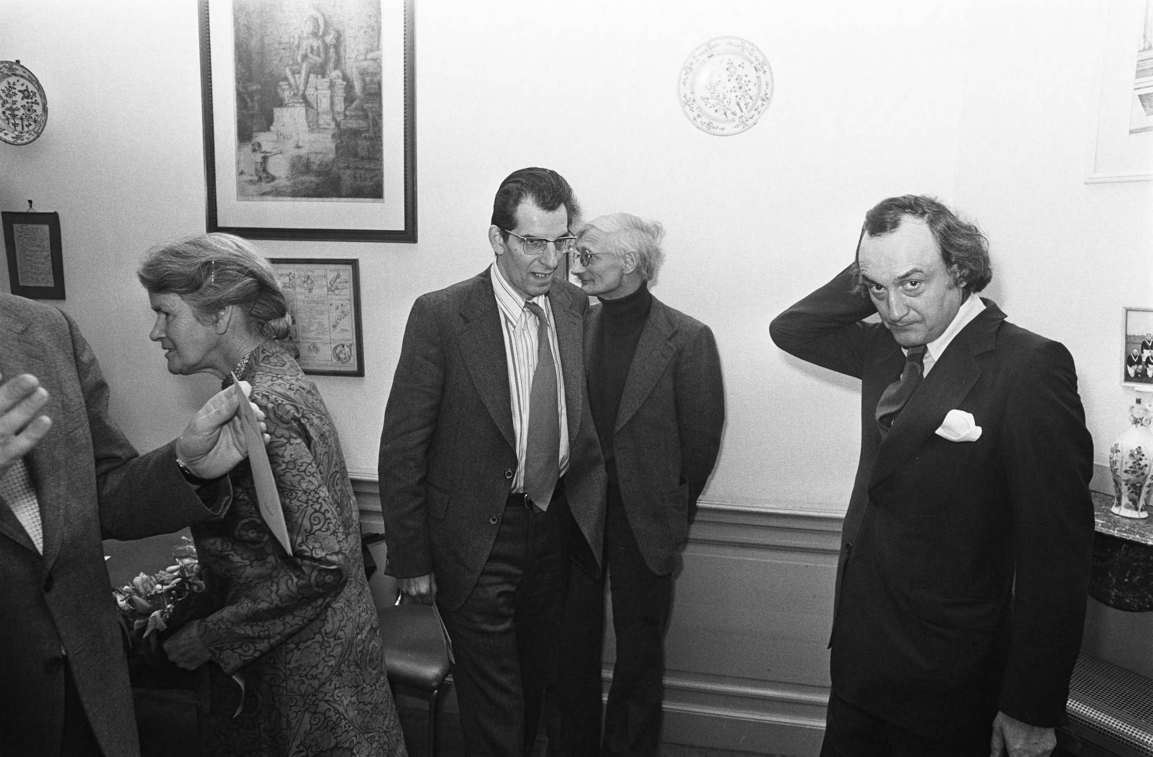 Fotocollectie Anefo — Letterkundige prijzen Jan Campert Stichting uitgereikt Den Haag ; v.l.n.r. dr. P.J. Buijnster , William D. Kui wethouder De Wit , M. Vasalis en Hughues C. Pernath — Foto: Verhoeff, Bert / Anefo. Licentie: Set B: Rechtenvrij / Publiek Domein. Bron: Nationaal Archief. http://hdl.handle.net/10648/ac5d7b54-d0b4-102d-bcf8-003048976d84