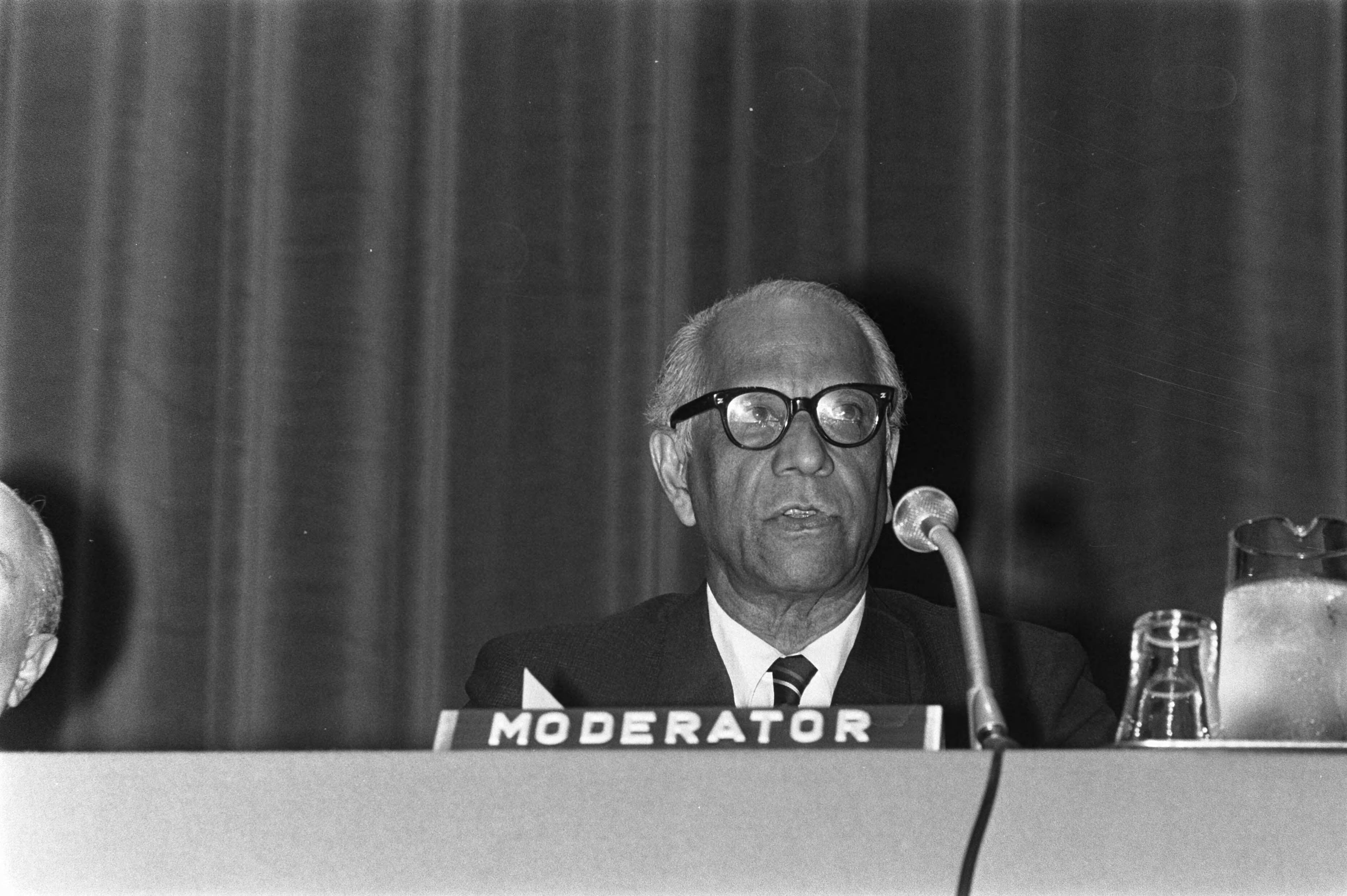 Fotocollectie Anefo — Tweede Wereldvoedselcongres in Den Haag — Foto: Mieremet, Rob / Anefo. Licentie: Set B: Rechtenvrij / Publiek Domein. Bron: Nationaal Archief. http://hdl.handle.net/10648/ab99d258-d0b4-102d-bcf8-003048976d84