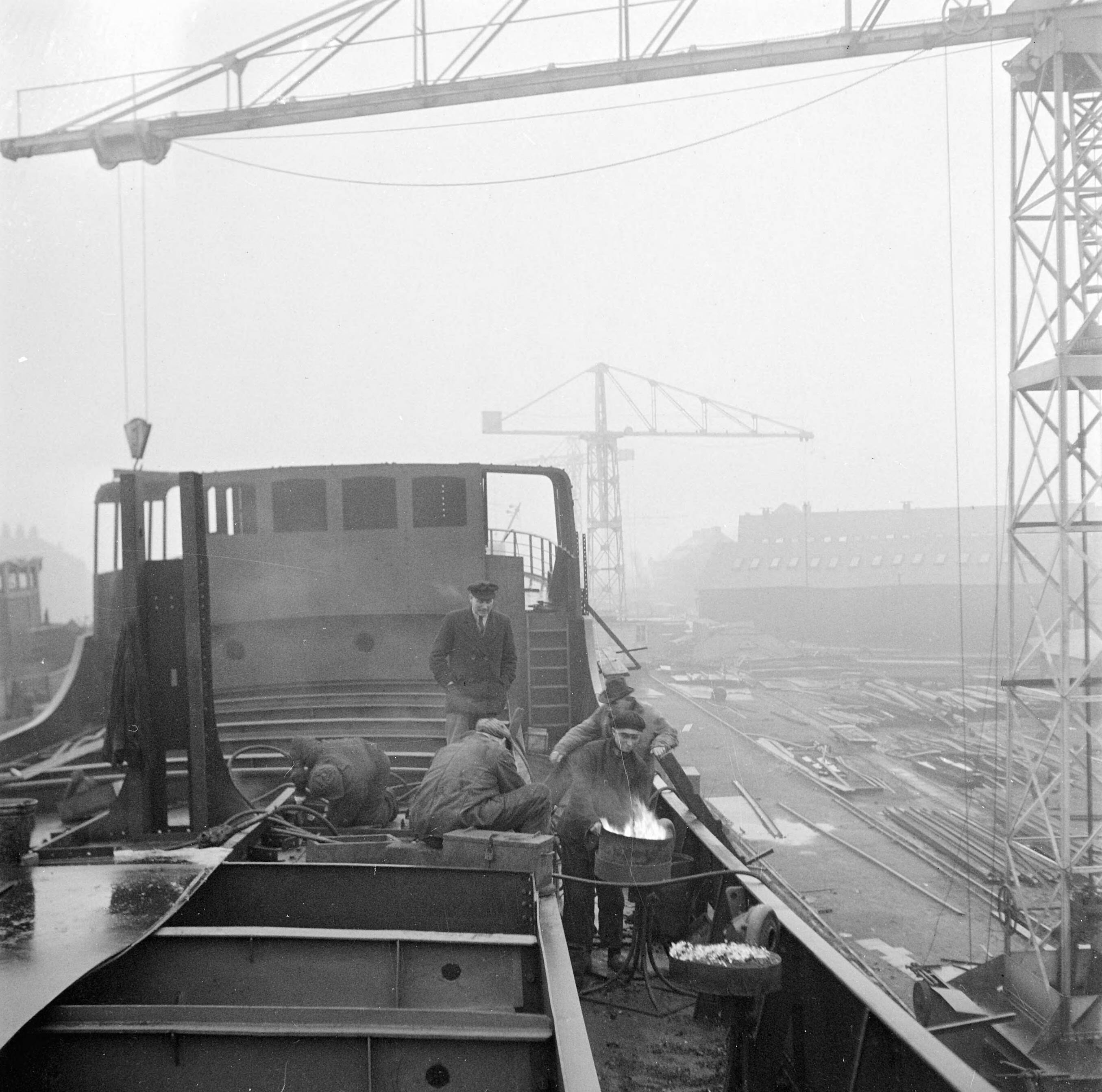 Fotocollectie Anefo — Scheepbouwwerf Groningen — Foto: Breijer, Charles / Anefo. Licentie: Set B: Rechtenvrij / Publiek Domein. Bron: Nationaal Archief. http://hdl.handle.net/10648/a8927704-d0b4-102d-bcf8-003048976d84