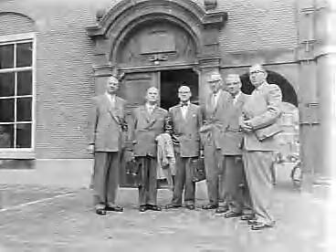 Fotocollectie Anefo — Besprekingen IJ-tunnel in Den Haag . Vlnr. wethouder G. van 't Hull , wethouder A. De Roos , ir. Walraven , ir. Nippeus , ir. Bijlaard en ir. B. Jansen — Foto: Bilsen, Joop van / Anefo. Licentie: Set B: Rechtenvrij / Publiek Domein. Bron: Nationaal Archief. http://hdl.handle.net/10648/a9658798-d0b4-102d-bcf8-003048976d84