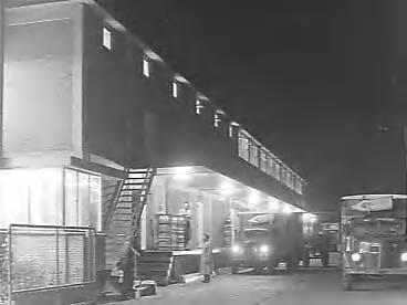 Fotocollectie Rijksvoorlichtingsdienst Eigen — Zuivelfabriek Melkinrichting Van Grieken te Den Haag — Foto: Fotobureau Meijer / RVD. Licentie: Set B: Rechtenvrij / Publiek Domein. Bron: Nationaal Archief. http://hdl.handle.net/10648/af7d48aa-d0b4-102d-bcf8-003048976d84