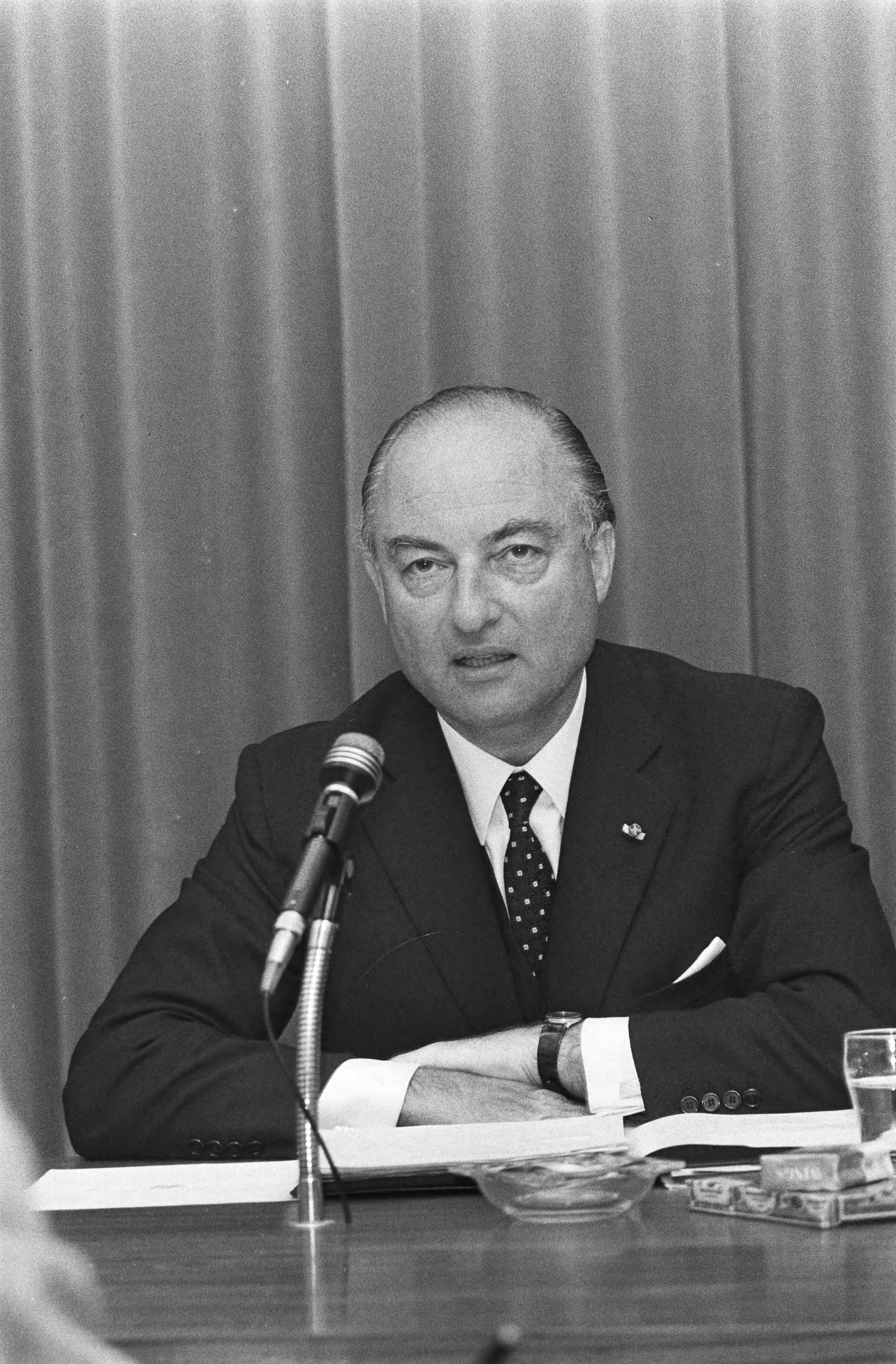 Fotocollectie Anefo — Persconferentie minister Schmelzer van Buitenlandse Zaken op Minister van Buitenlandse Zaken , Den Haag , Schmelzer aan het woord, kop / — Foto: Mieremet, Rob / Anefo. Licentie: Set B: Rechtenvrij / Publiek Domein. Bron: Nationaal Archief. http://hdl.handle.net/10648/abc593a2-d0b4-102d-bcf8-003048976d84