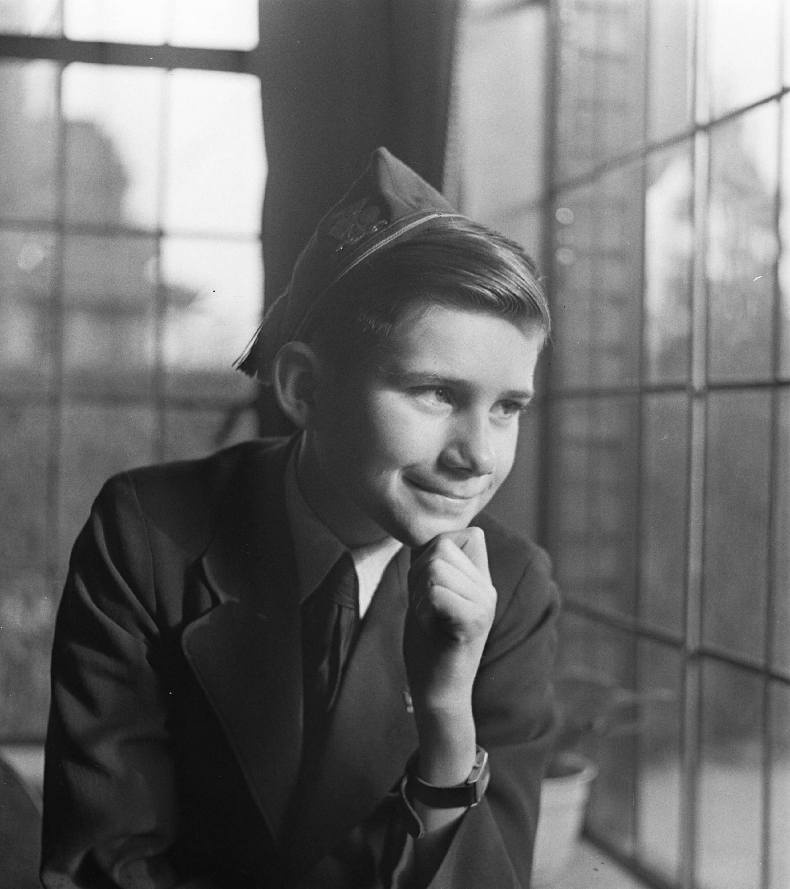 Fotocollectie Anefo — Opdracht Heer Smulders Voorburg. Kinderfoto's. Jongen met muts in venster — Foto: Bilsen, Joop van / Anefo. Licentie: Set B: Rechtenvrij / Publiek Domein. Bron: Nationaal Archief. http://hdl.handle.net/10648/a906e60c-d0b4-102d-bcf8-003048976d84