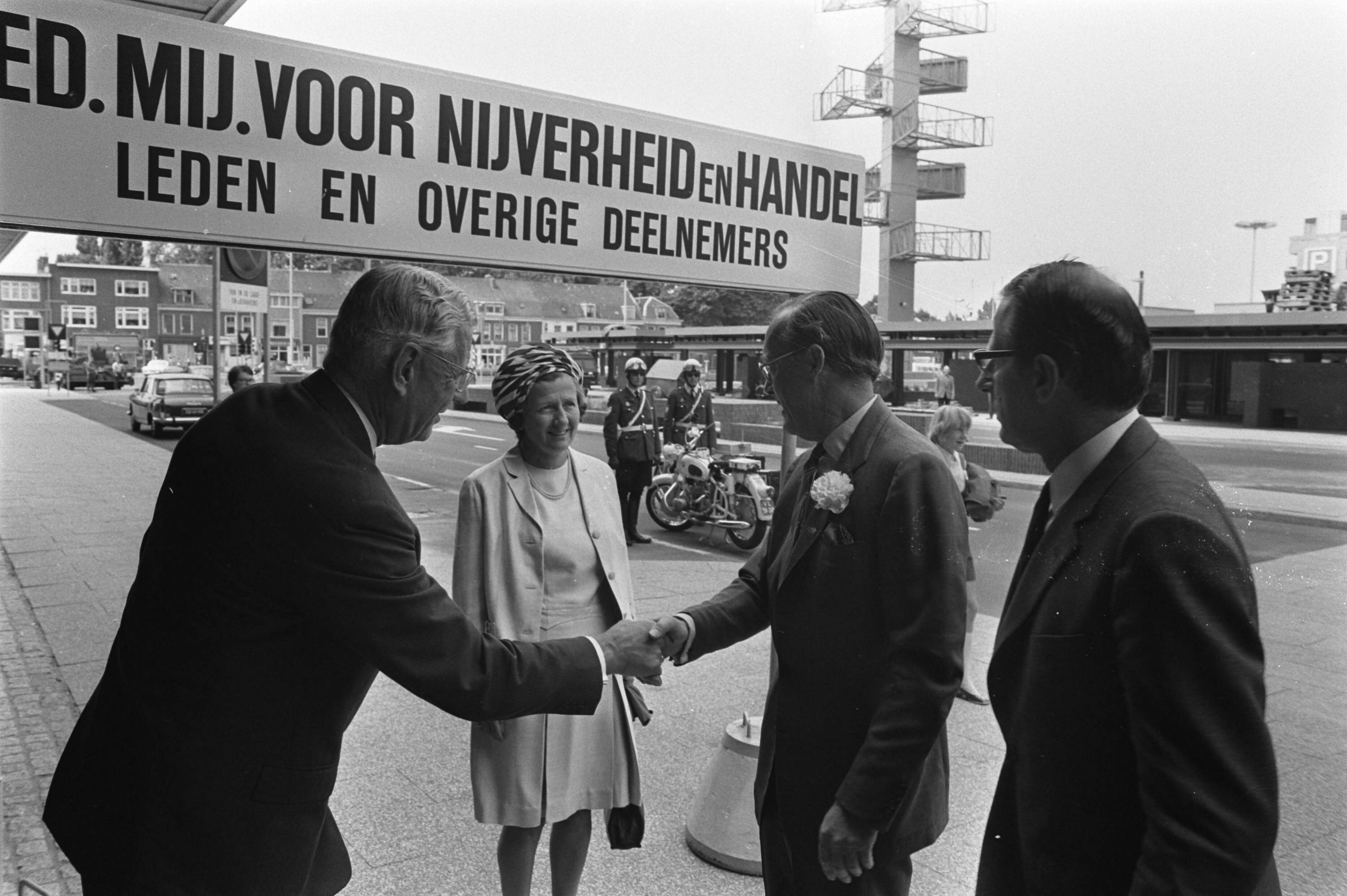 Fotocollectie Anefo — Prins Bernhard bij jaarvergadering Nederlandse Mij voor Nijverheid en Handel in Jaarbeurs Congrescentrum , Utrecht; Pr. Bernhard — Foto: Evers, Joost / Anefo. Licentie: Set B: Rechtenvrij / Publiek Domein. Bron: Nationaal Archief. http://hdl.handle.net/10648/ab997f56-d0b4-102d-bcf8-003048976d84
