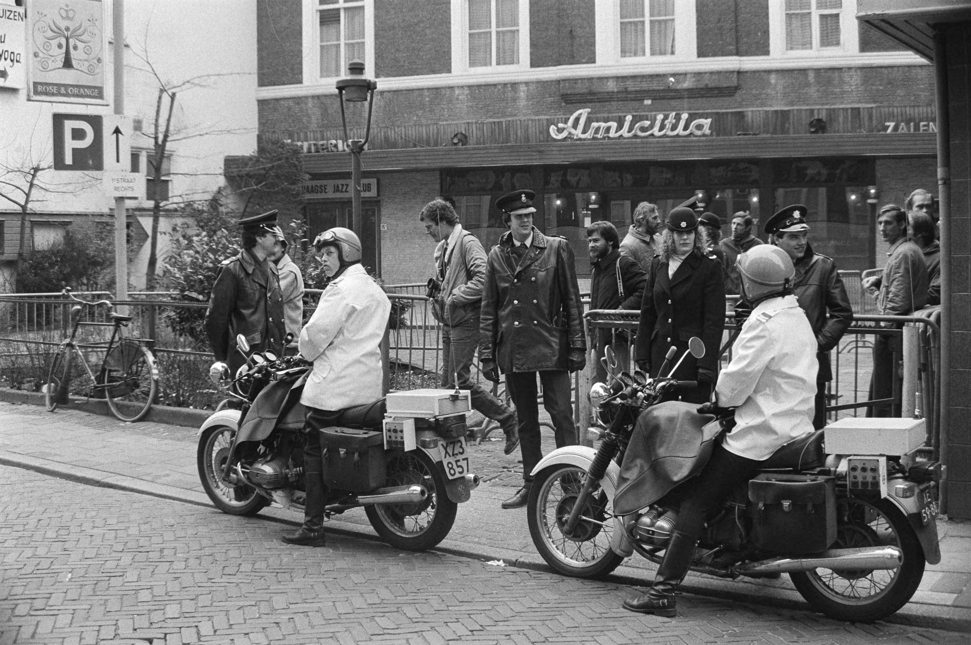 Fotocollectie Anefo — Polisario manifestatie in Den Haag onder zware politie begeleiding (na rellen in Amsterdam) — Foto: Dijk, Hans van / Anefo. Licentie: Set B: Rechtenvrij / Publiek Domein. Bron: Nationaal Archief. http://hdl.handle.net/10648/acdc2c7e-d0b4-102d-bcf8-003048976d84