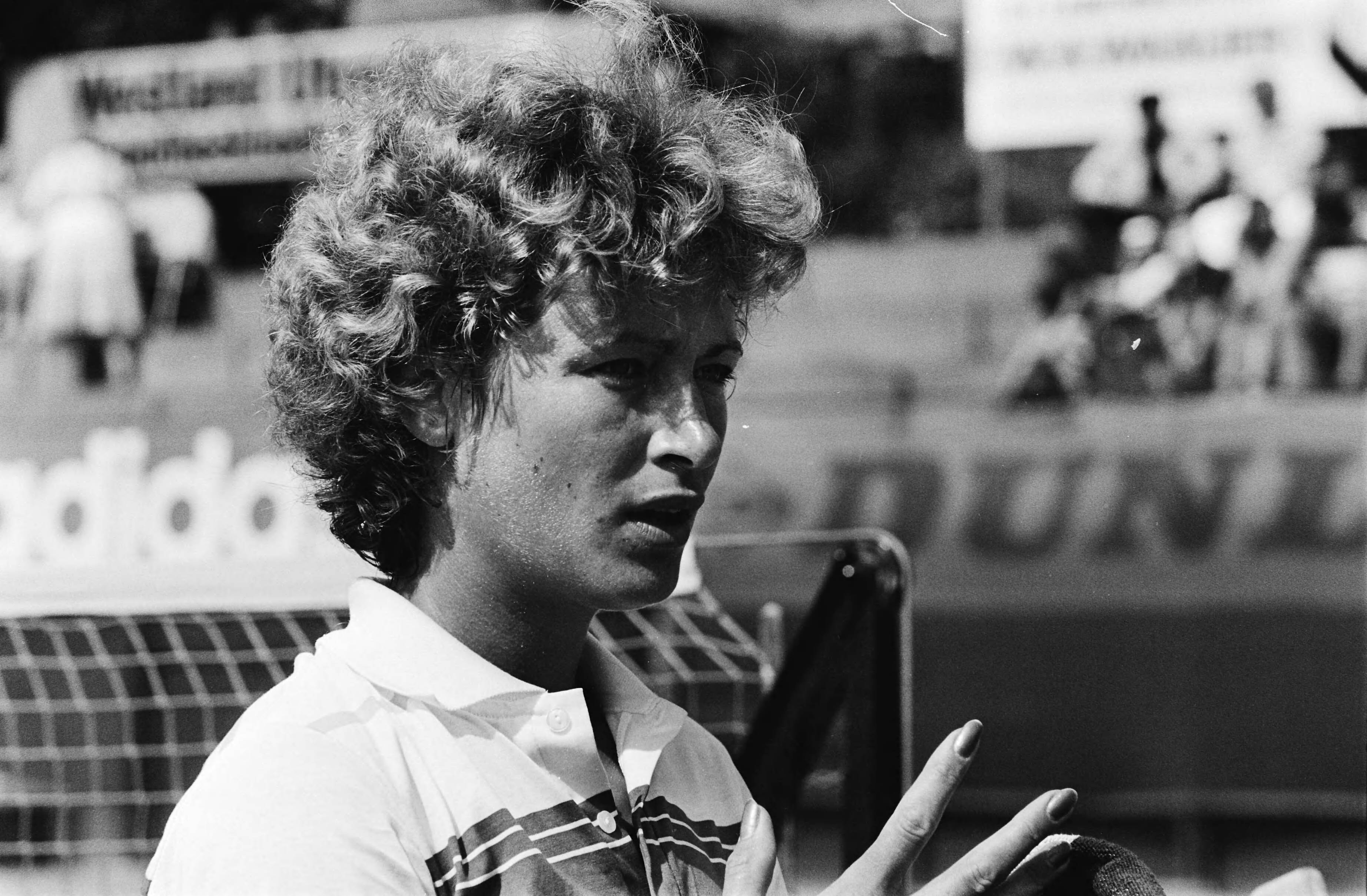 Nationale tenniskampioenschappen te Scheveningen — Elly Vessies — Foto: Antonisse, Marcel / Anefo. Licentie: Set B: Rechtenvrij / Publiek Domein. Bron: Nationaal Archief. http://hdl.handle.net/10648/ace5c612-d0b4-102d-bcf8-003048976d84