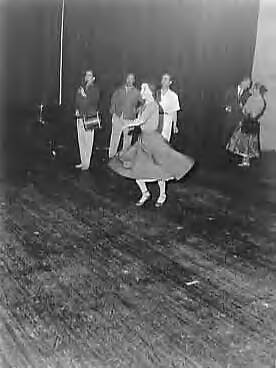 Fotocollectie Anefo — Repetitie Spaanse danseres Mariemma in de Kurzaal te Scheveningen — Foto: Behrens, Herbert F. / Anefo. Licentie: Set B: Rechtenvrij / Publiek Domein. Bron: Nationaal Archief. http://hdl.handle.net/10648/a981c6a6-d0b4-102d-bcf8-003048976d84