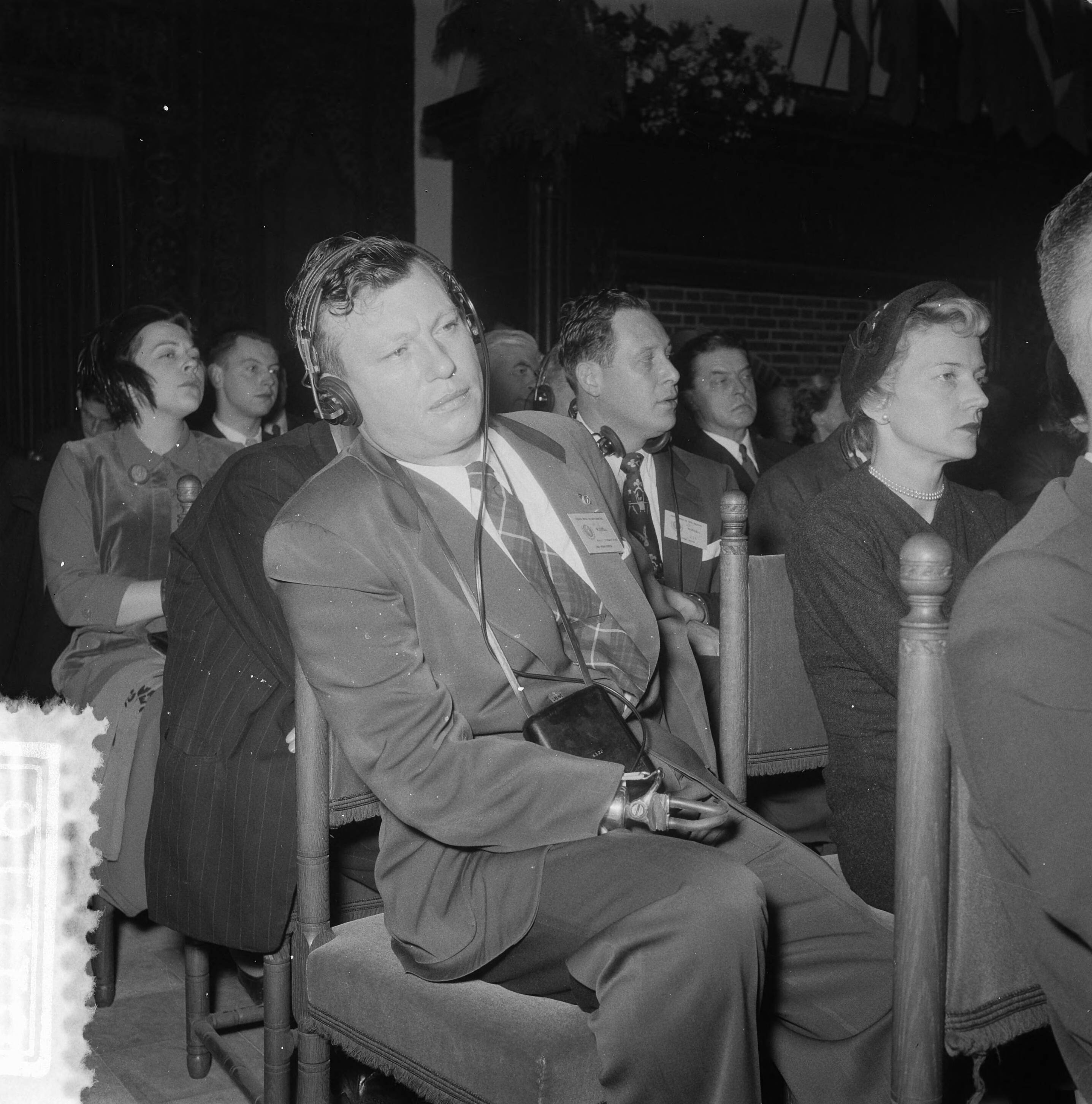 Fotocollectie Anefo — Vierde Algemene Assemblee van "The World Veterans Federation" in de Ridderzaal Den Haag — Foto: Noske, J.D. / Anefo. Licentie: Set B: Rechtenvrij / Publiek Domein. Bron: Nationaal Archief. http://hdl.handle.net/10648/a9177a8a-d0b4-102d-bcf8-003048976d84