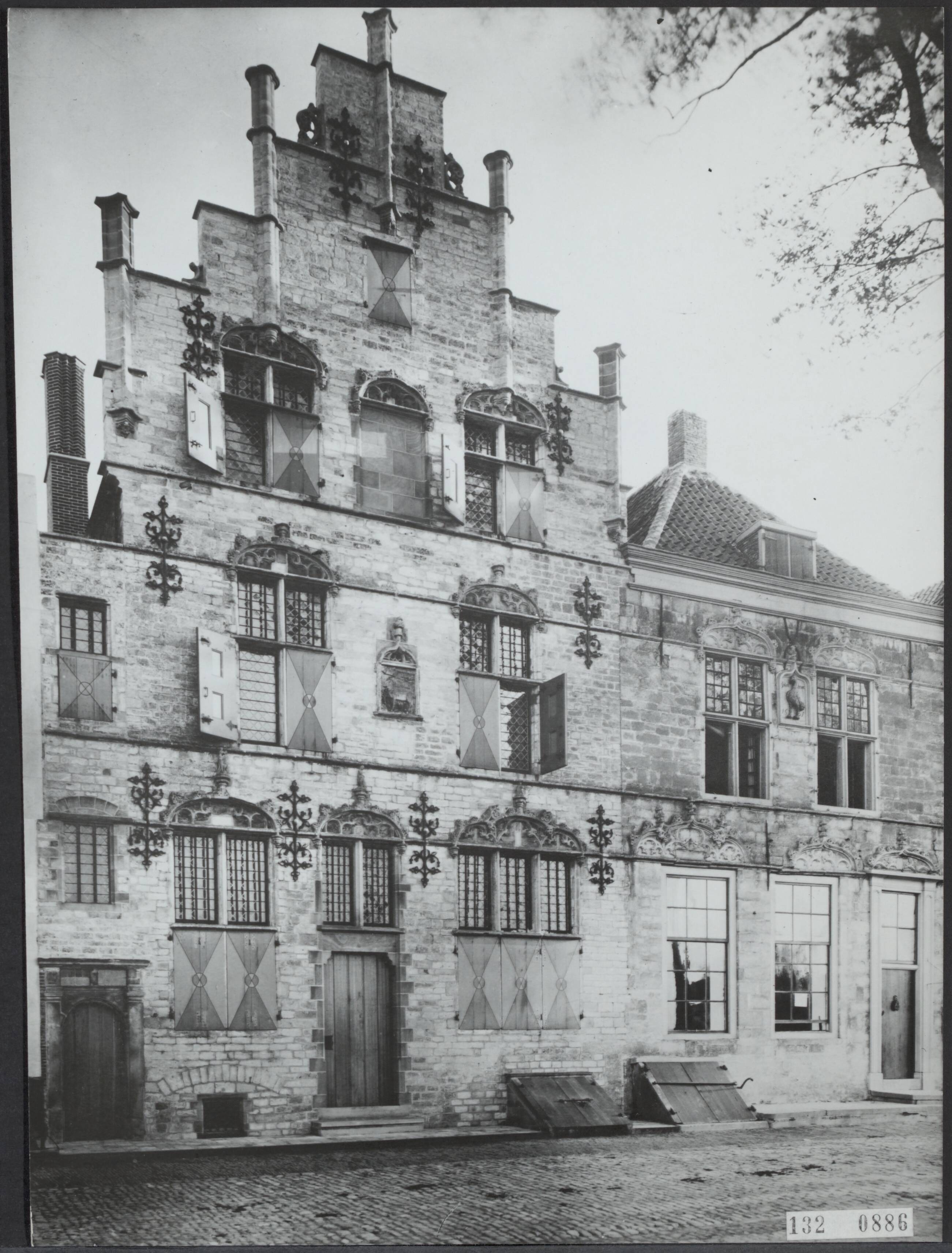 Fotocollectie Rijksvoorlichtingsdienst Eigen — Schotse huis te Veere — Foto: Rijksdienst voor de Monumentenzorg. Licentie: Set B: Rechtenvrij / Publiek Domein. Bron: Nationaal Archief. http://hdl.handle.net/10648/af553be4-d0b4-102d-bcf8-003048976d84