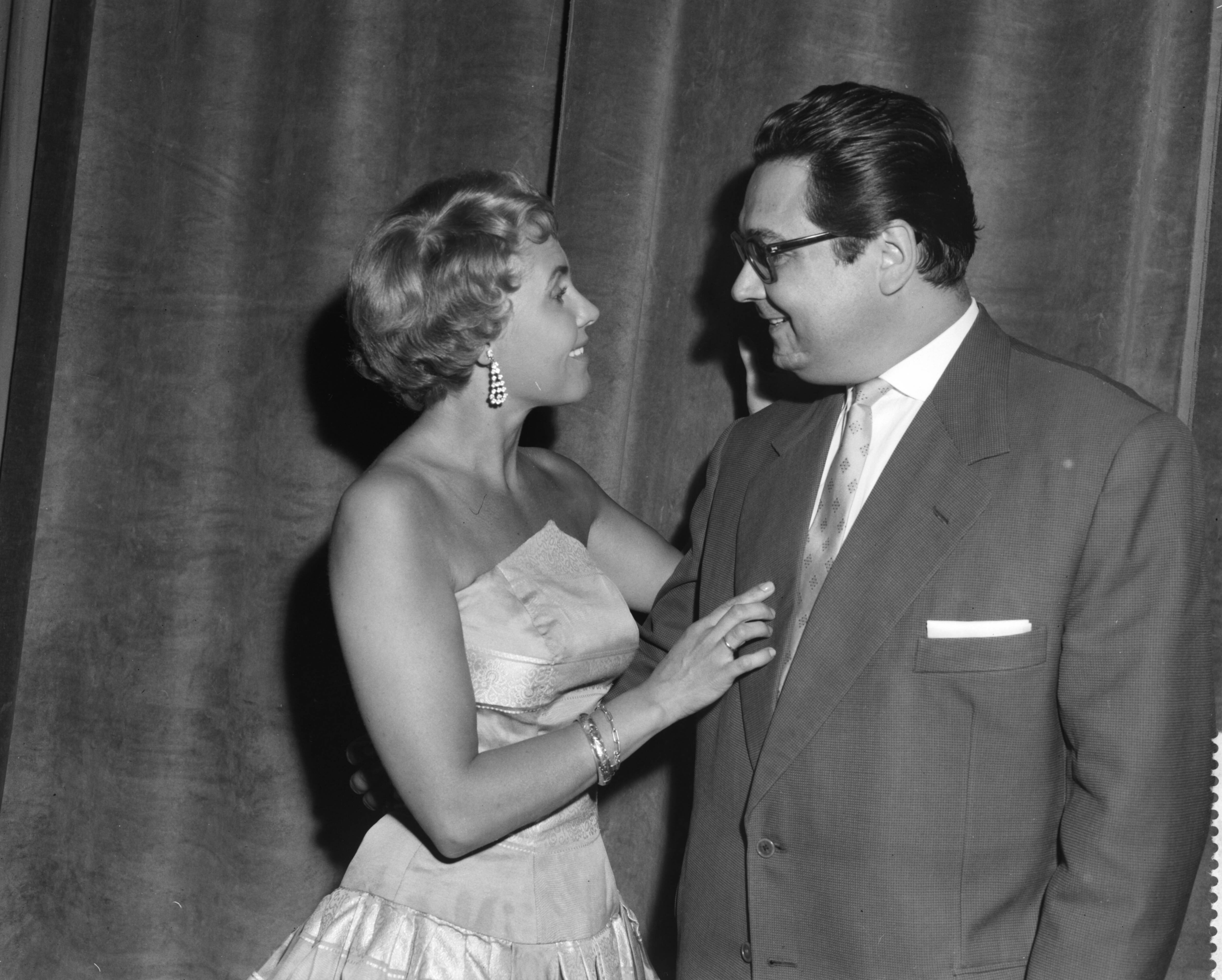 Fotocollectie Anefo — Orkest van Kurt Edelhagen treedt op in Scheveningen. Zangeres Rita Reys en Kurt Edelhagen (r) — Foto: Koch, Eric / Anefo. Licentie: Set B: Rechtenvrij / Publiek Domein. Bron: Nationaal Archief. http://hdl.handle.net/10648/a981a2ca-d0b4-102d-bcf8-003048976d84