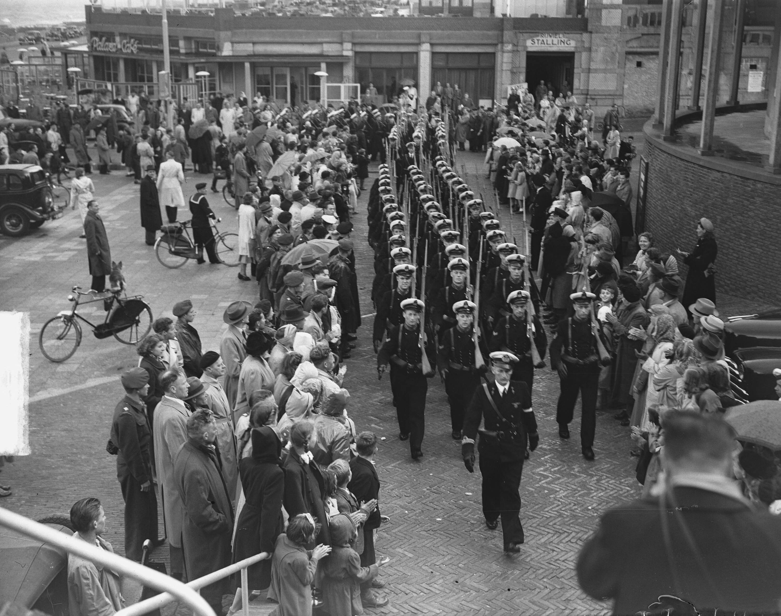Fotocollectie Anefo — N. J. V. Musch Den Haag Marvo — Foto: Oorschot, […] van / Anefo. Licentie: Set B: Rechtenvrij / Publiek Domein. Bron: Nationaal Archief. http://hdl.handle.net/10648/a8c85c20-d0b4-102d-bcf8-003048976d84