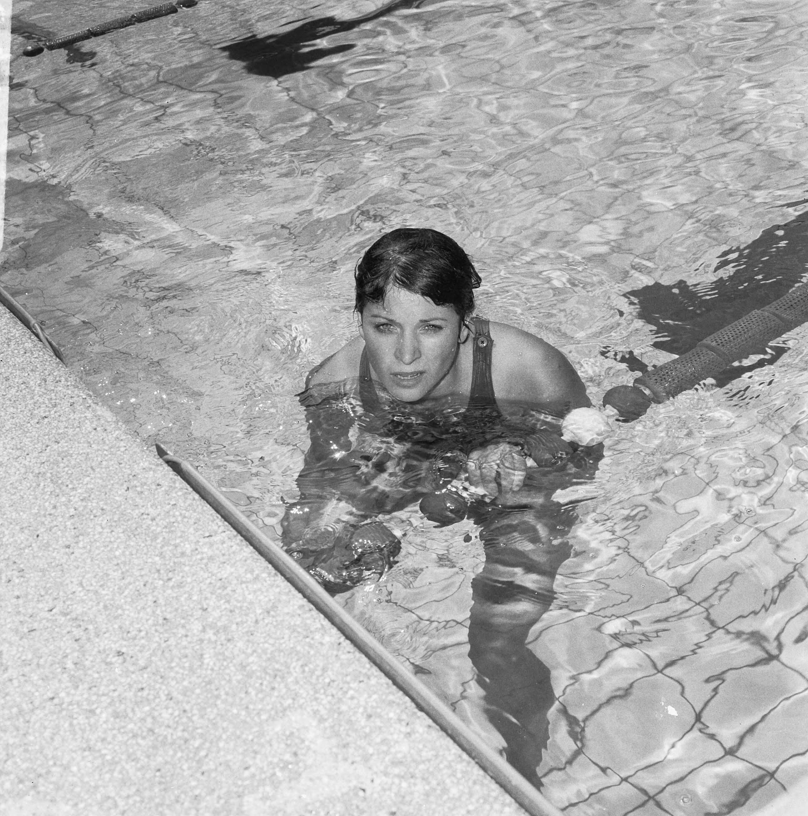 Fotocollectie Anefo — Europese Zwemkampioenschappen, Brigitte Kohler (Oost-Duitsland) rugslag — Foto: Kroon, Ron / Anefo. Licentie: Set B: Rechtenvrij / Publiek Domein. Bron: Nationaal Archief. http://hdl.handle.net/10648/aaf7c21a-d0b4-102d-bcf8-003048976d84